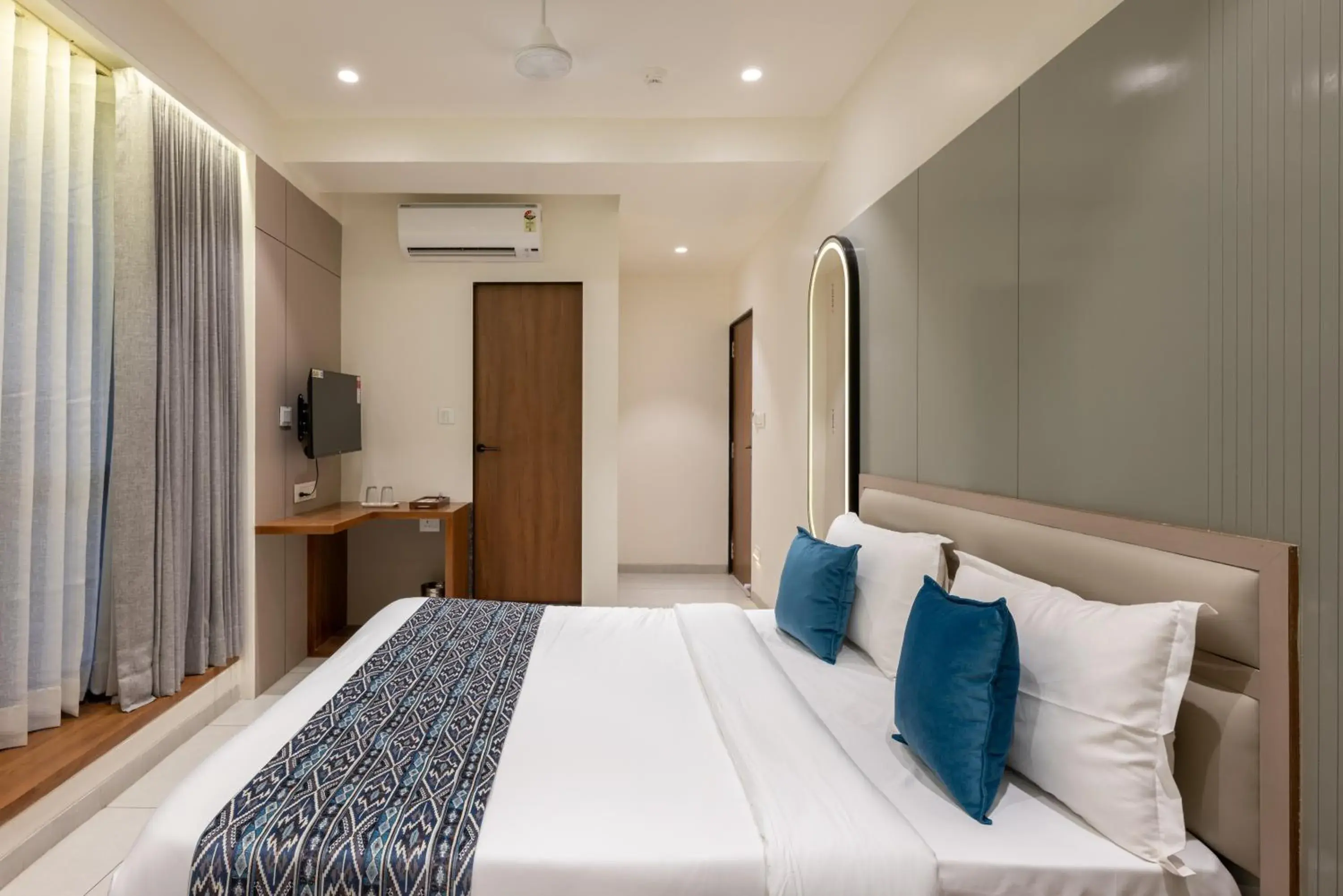 Superior Double Room in The Zuree Hotel Superior Double Room in The Zuree Hotel