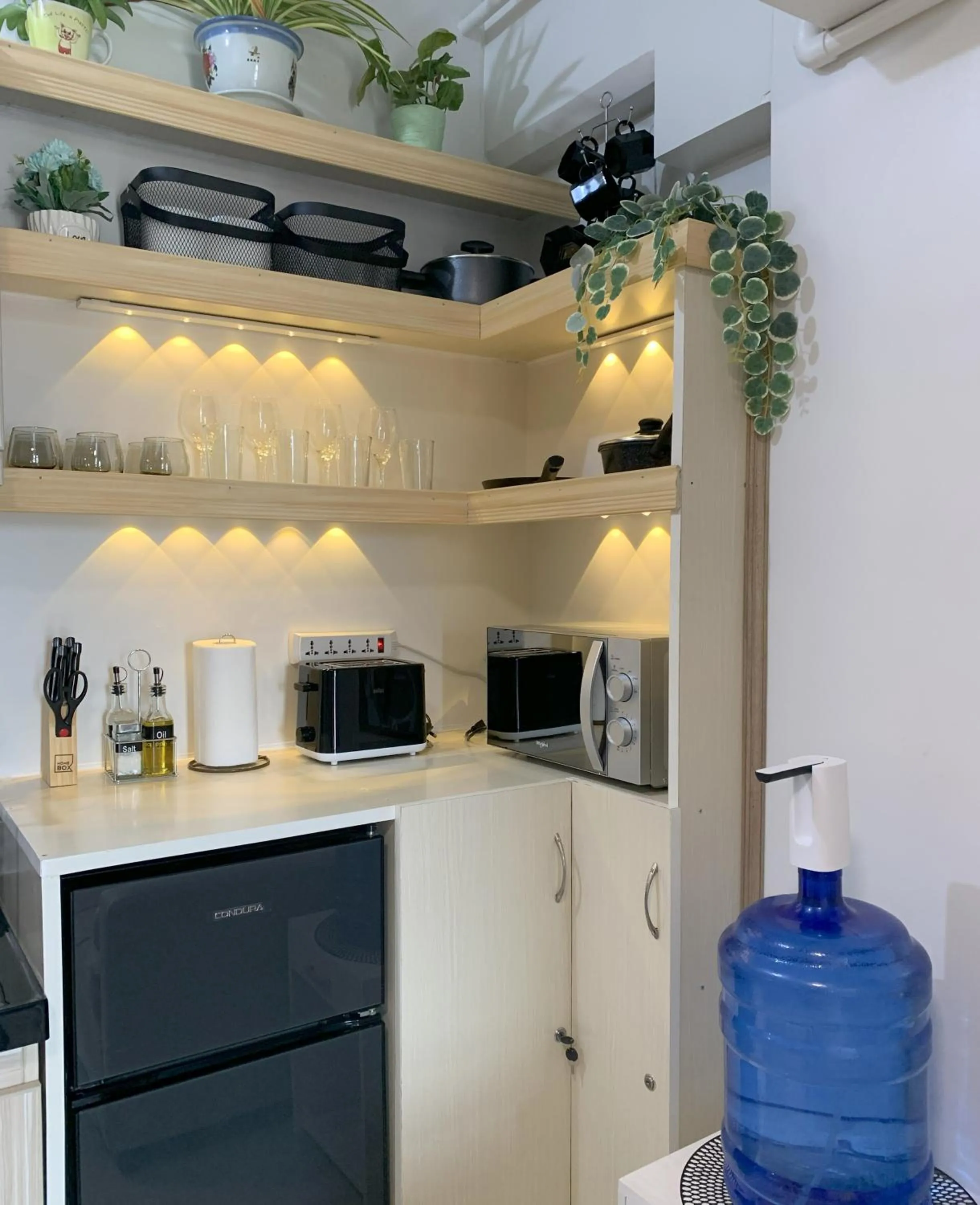 Kitchen or kitchenette in SAL'S Oceancrest Suite