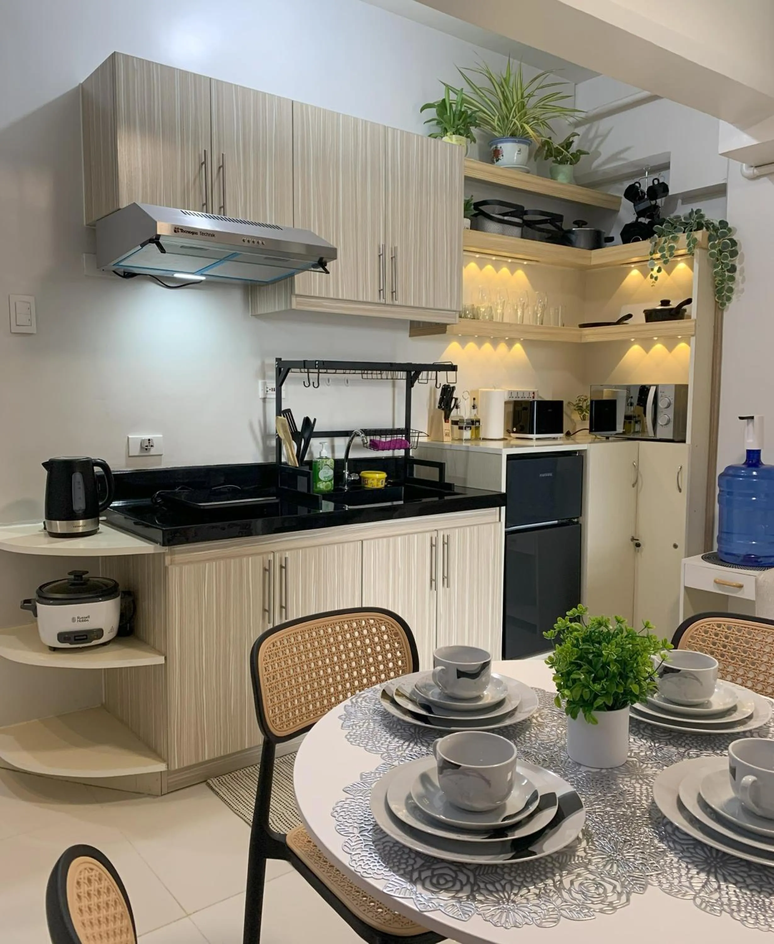 Kitchen or kitchenette in SAL'S Oceancrest Suite