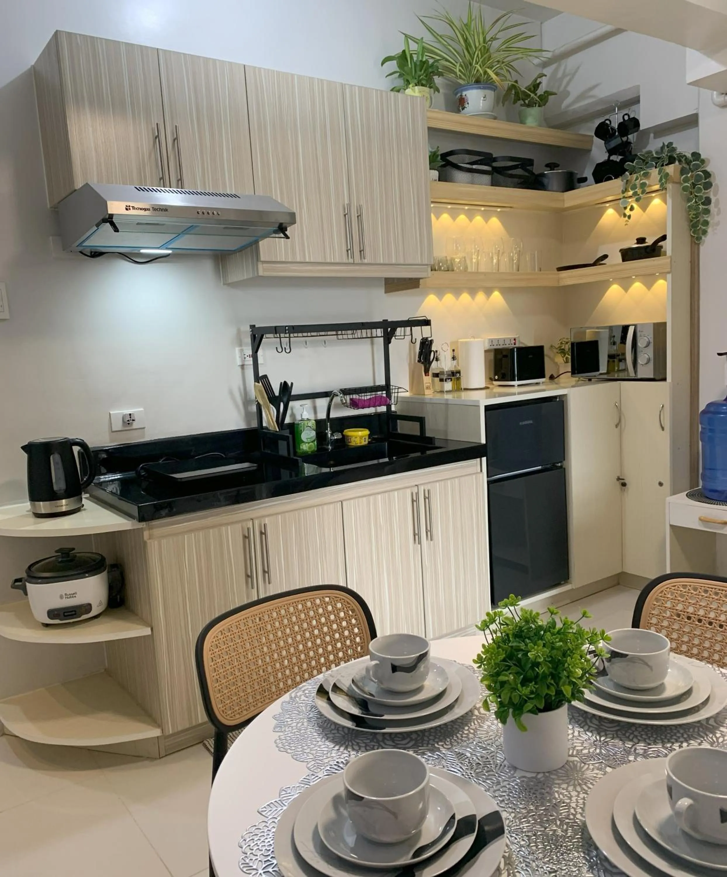 Kitchen or kitchenette in SAL'S Oceancrest Suite