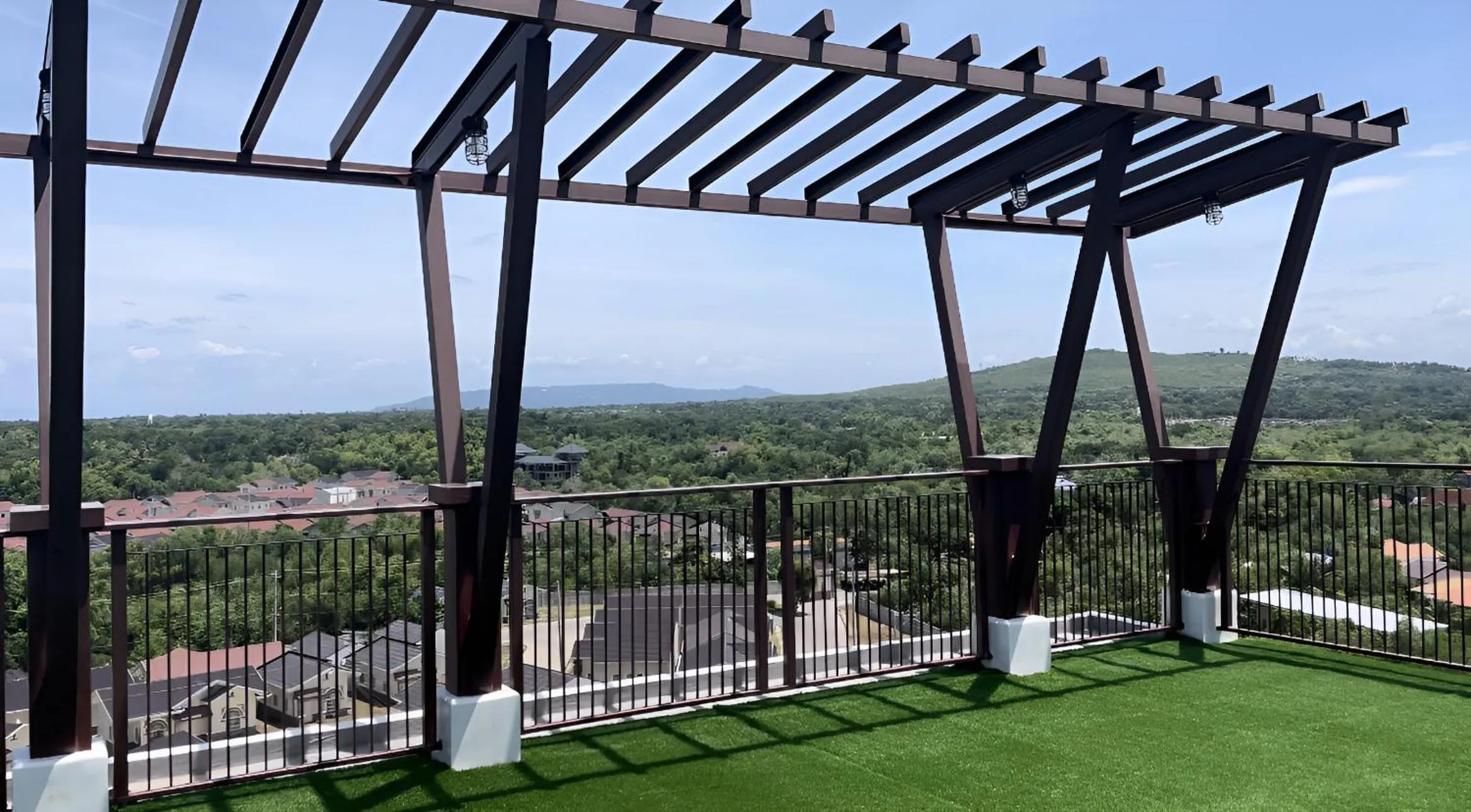 Mountain view in SAL'S Oceancrest Suite