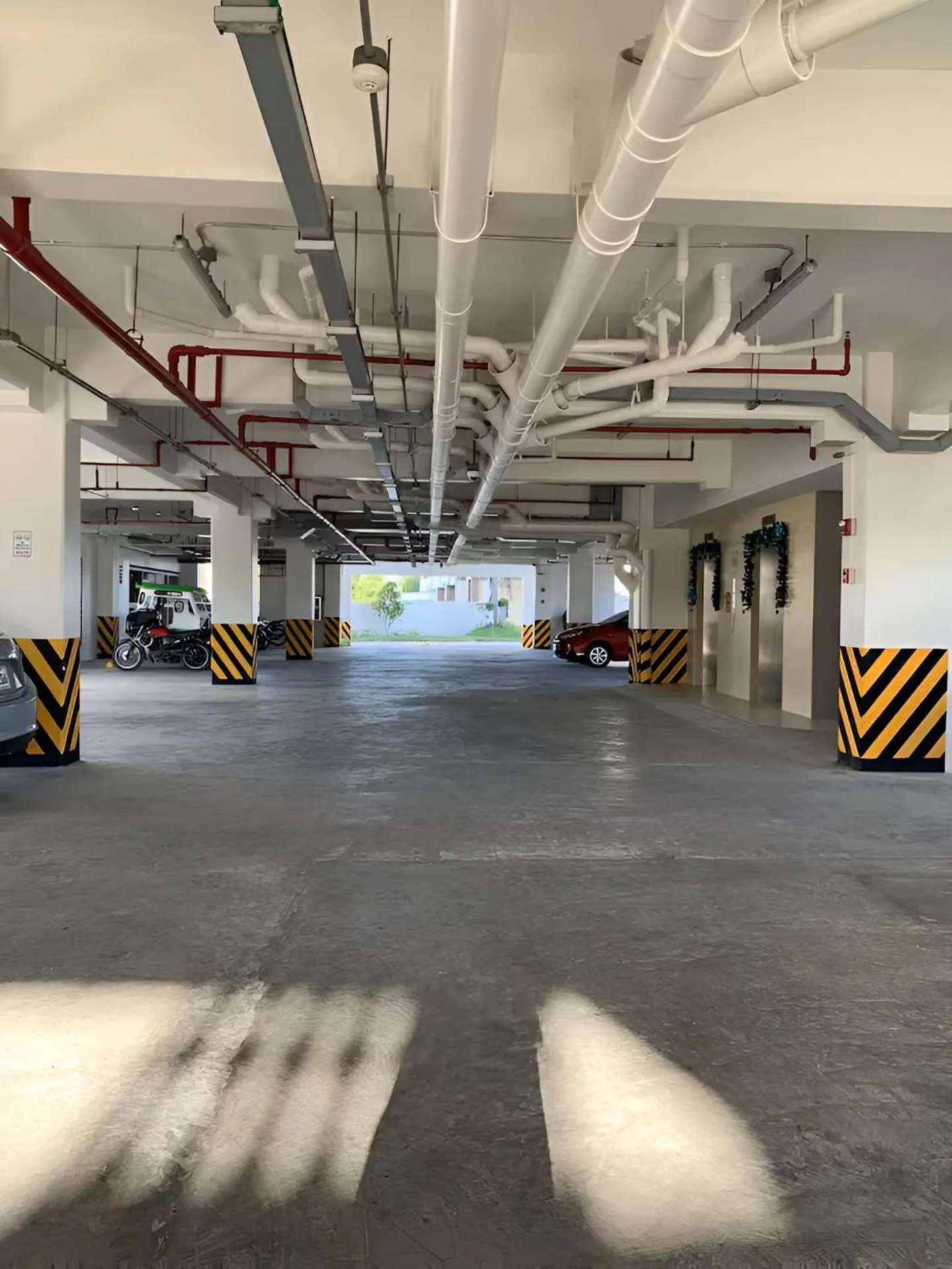 Property building in SAL'S Oceancrest Suite