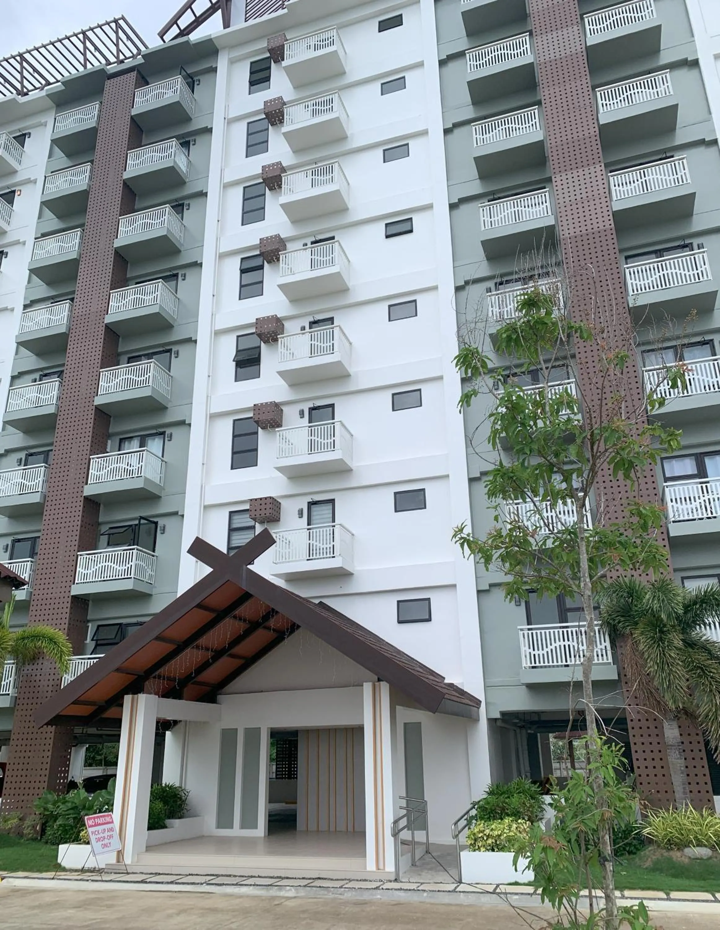 Property building in SAL'S Oceancrest Suite