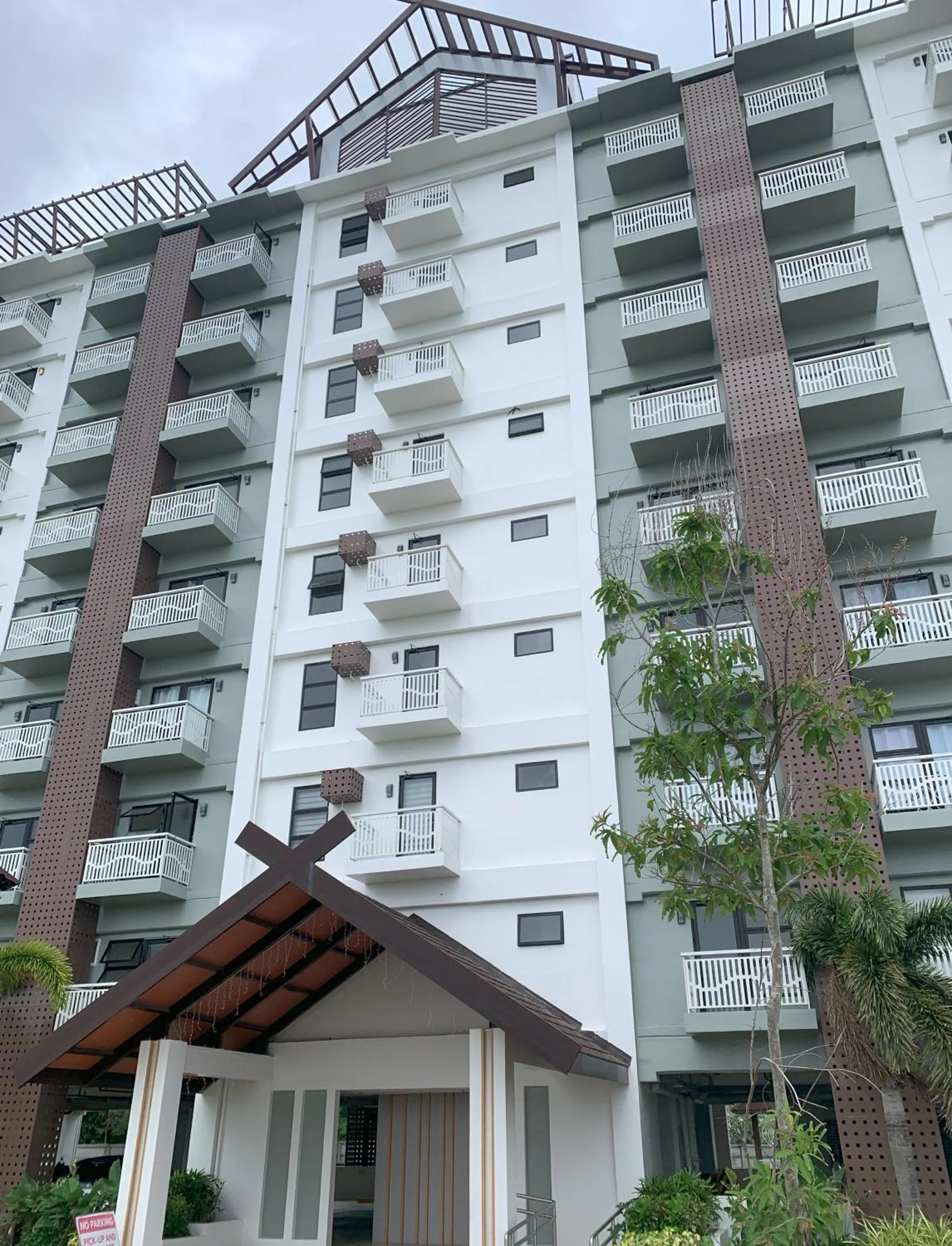 Property building in SAL'S Oceancrest Suite