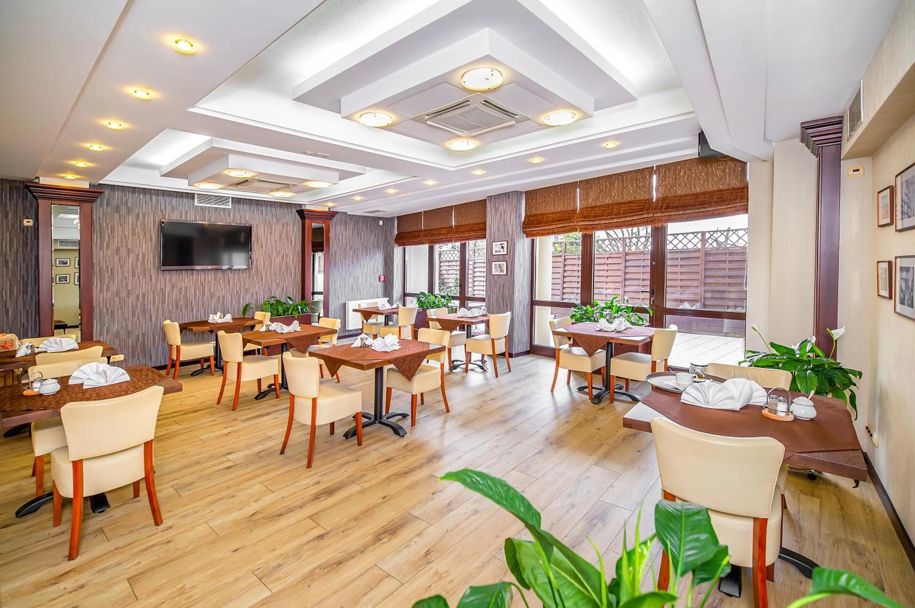 Restaurant/places to eat in Hotel Rigga