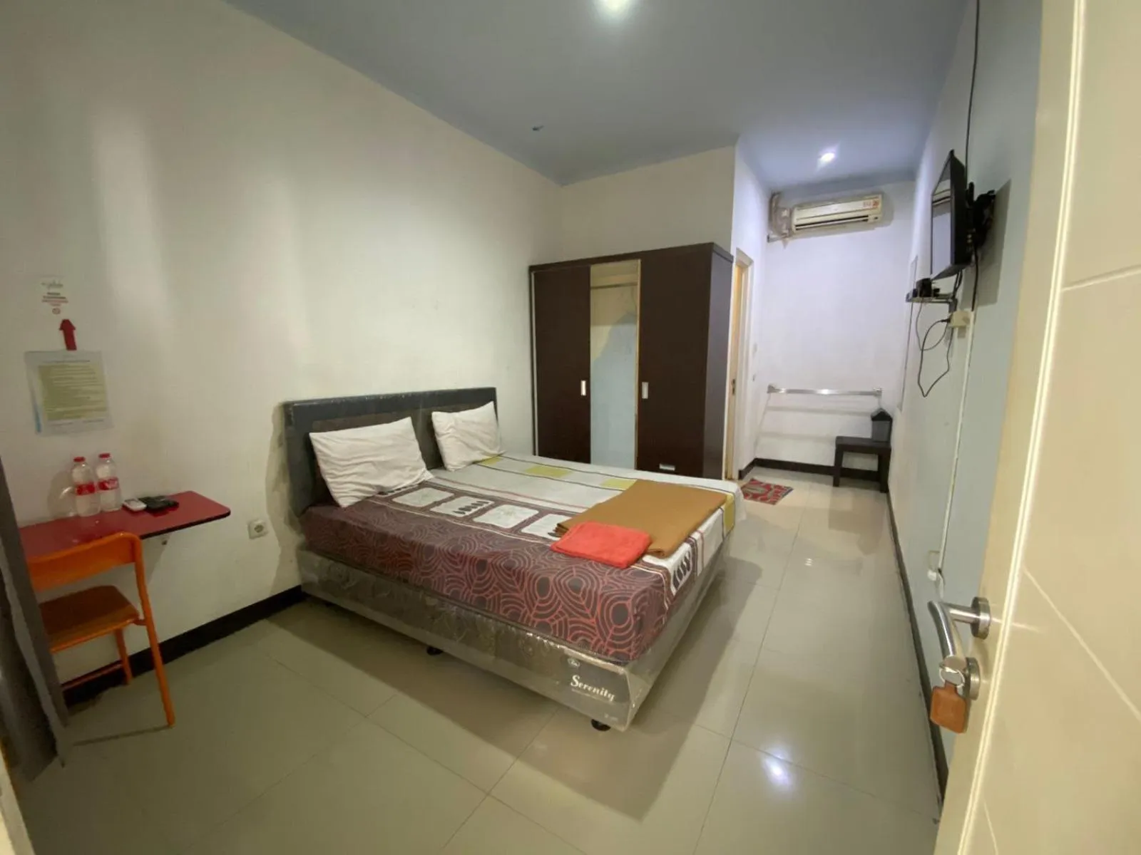 Bedroom, Bed in Si Jalak Guest House By ARBA