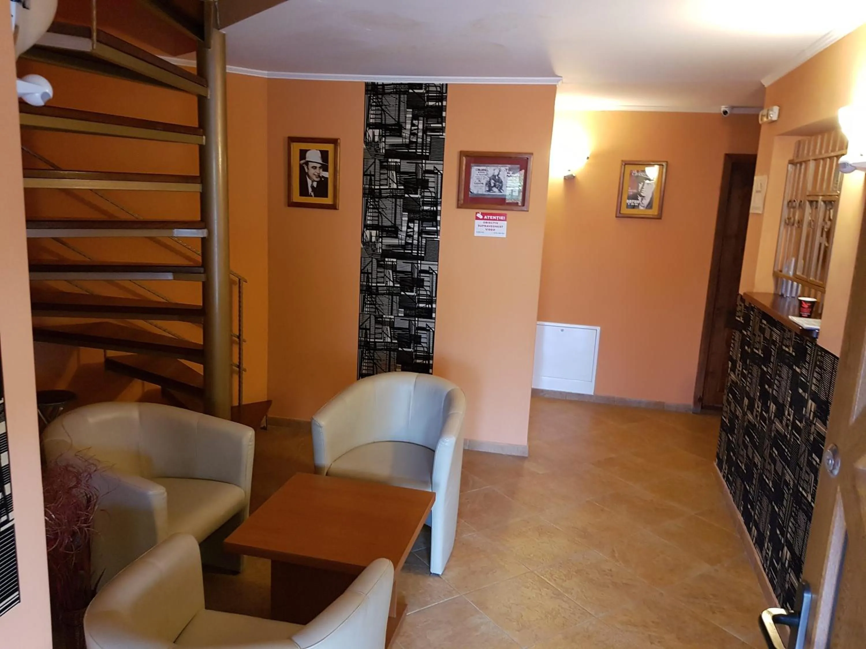 Seating area in Motel Al Capone