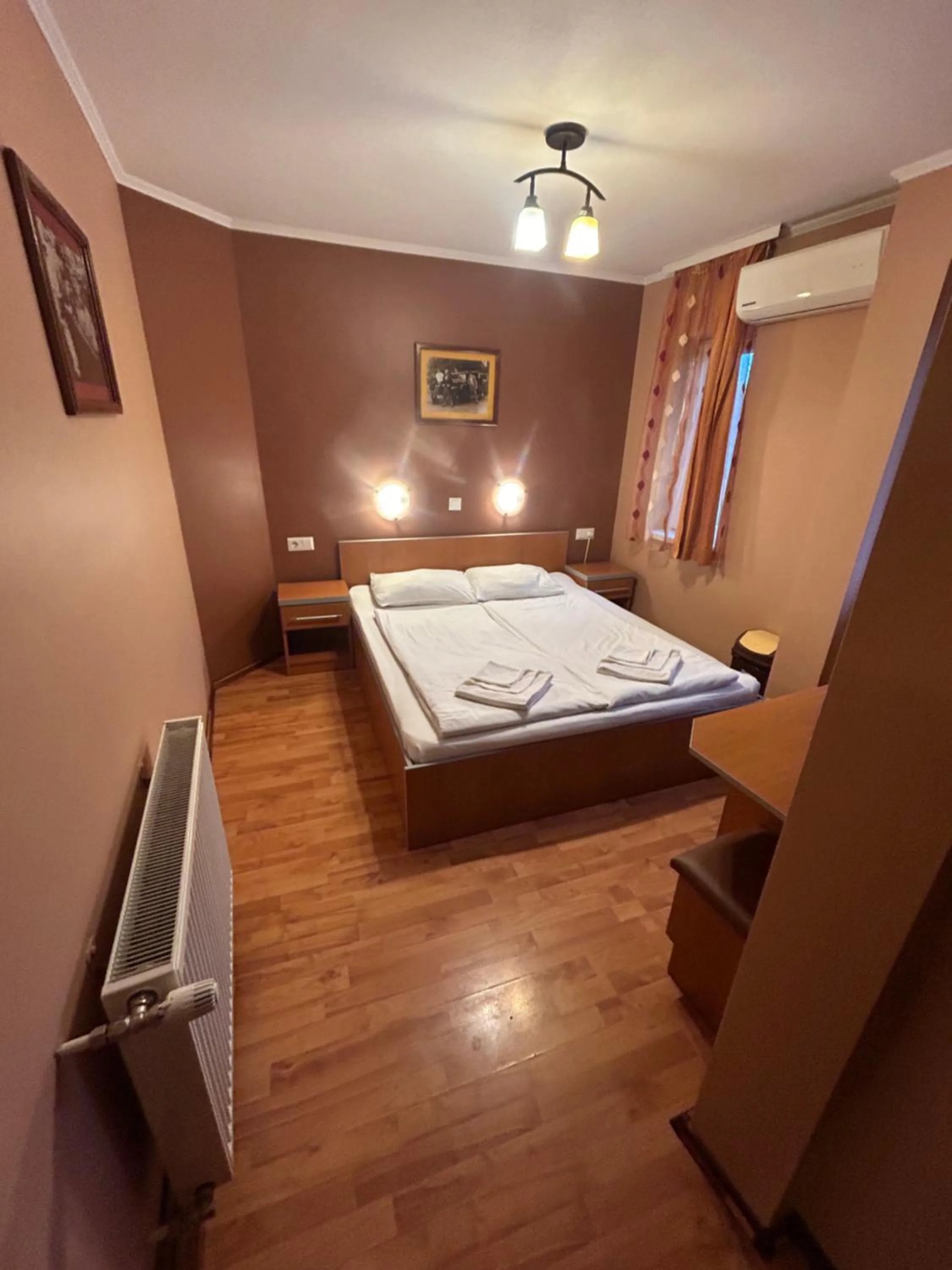 Bed in Motel Al Capone