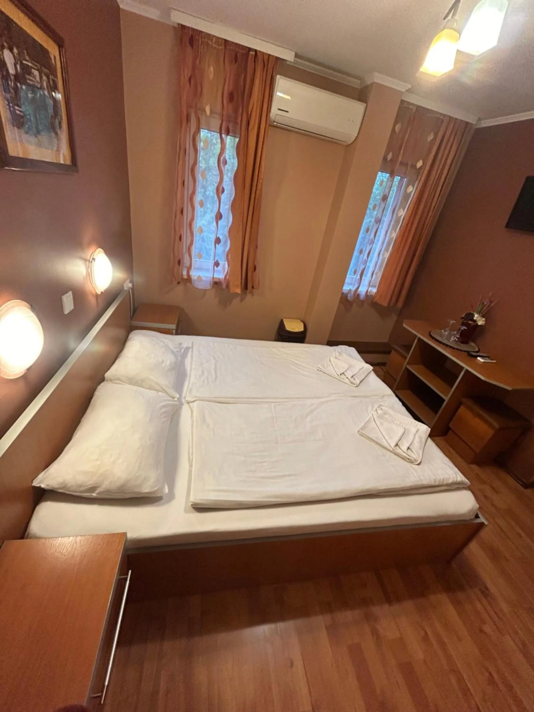 Bed in Motel Al Capone