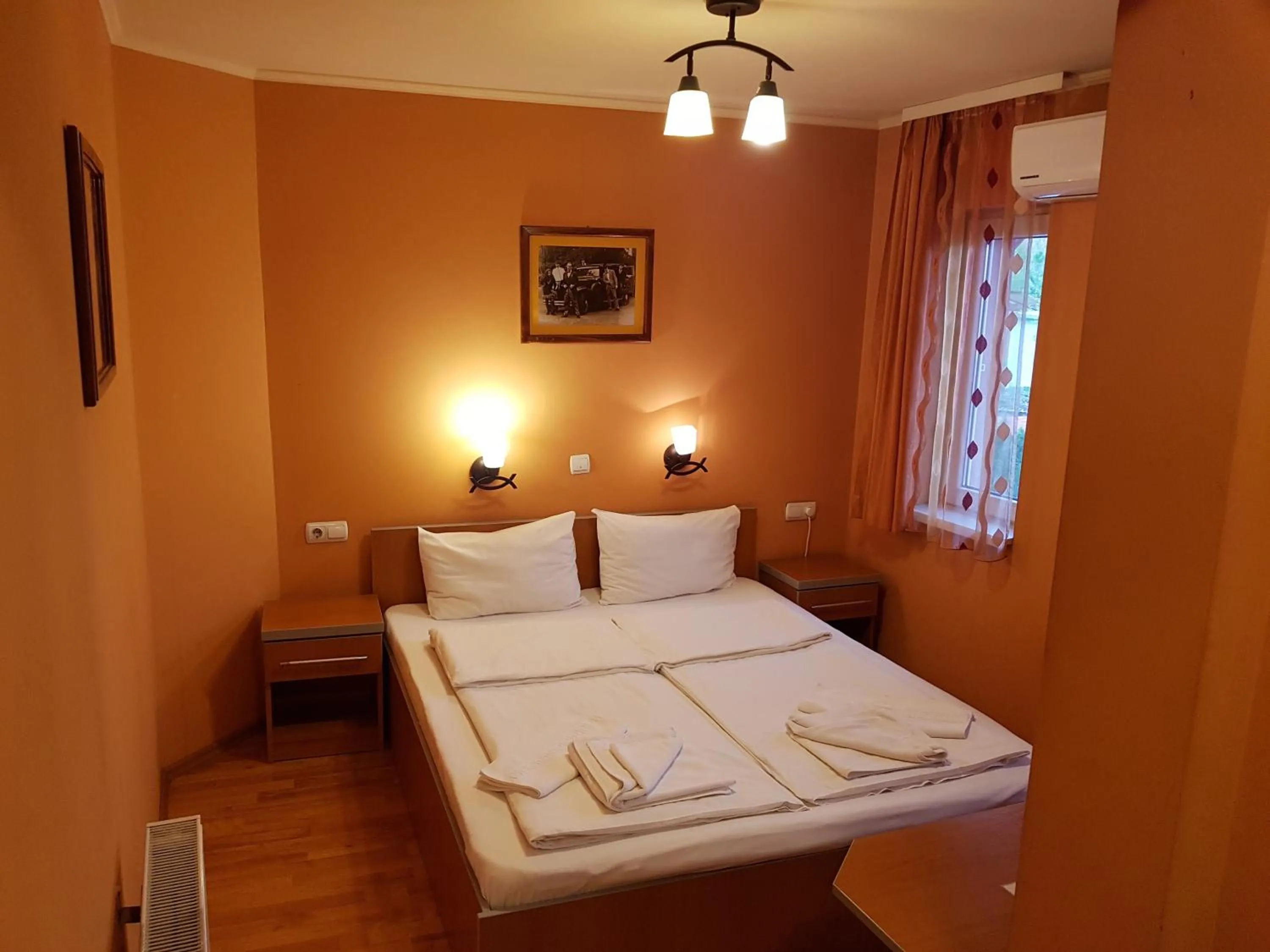 Bed in Motel Al Capone