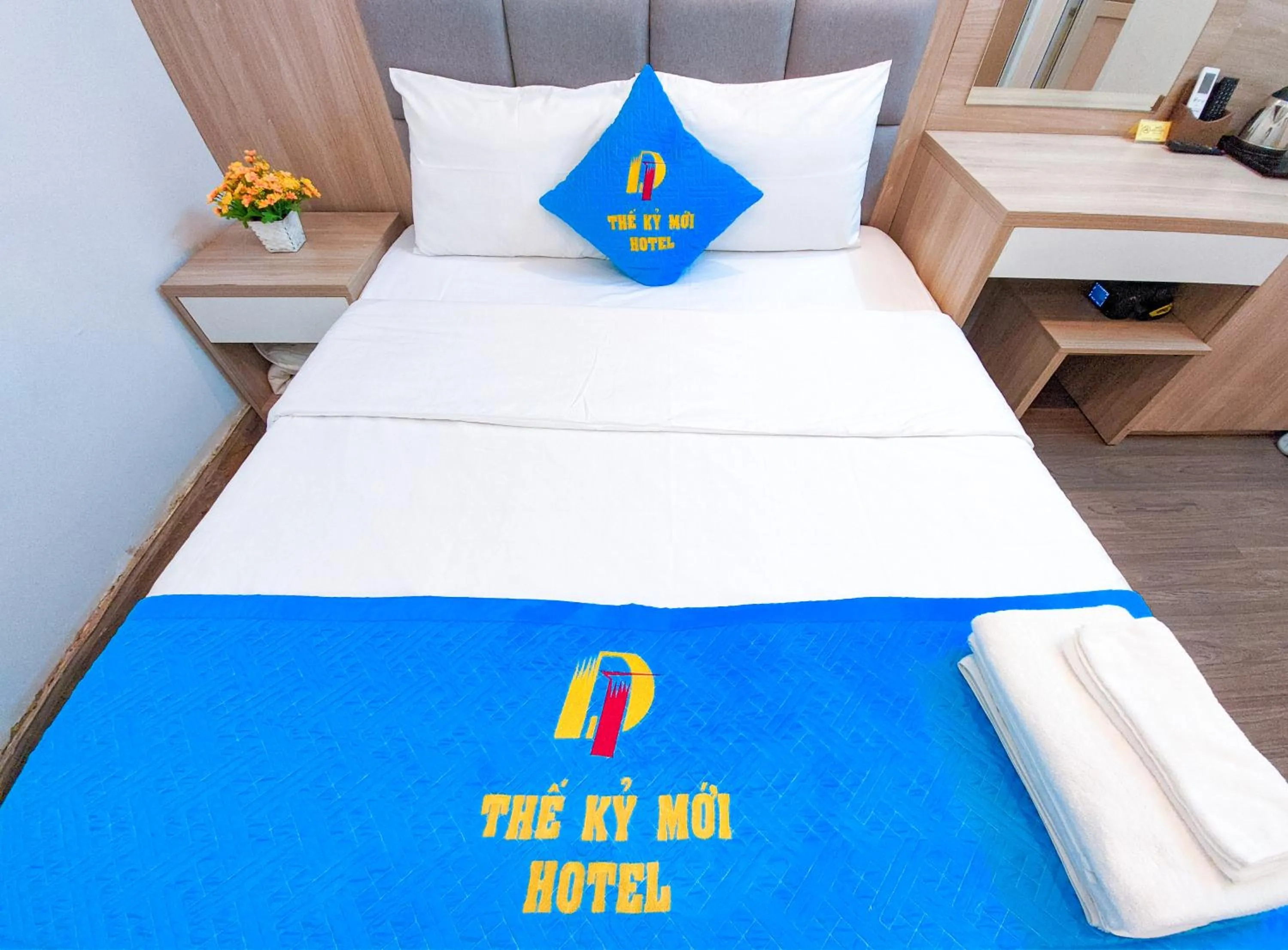 Photo of the whole room, Bed in Khách sạn Thế Kỷ Mới