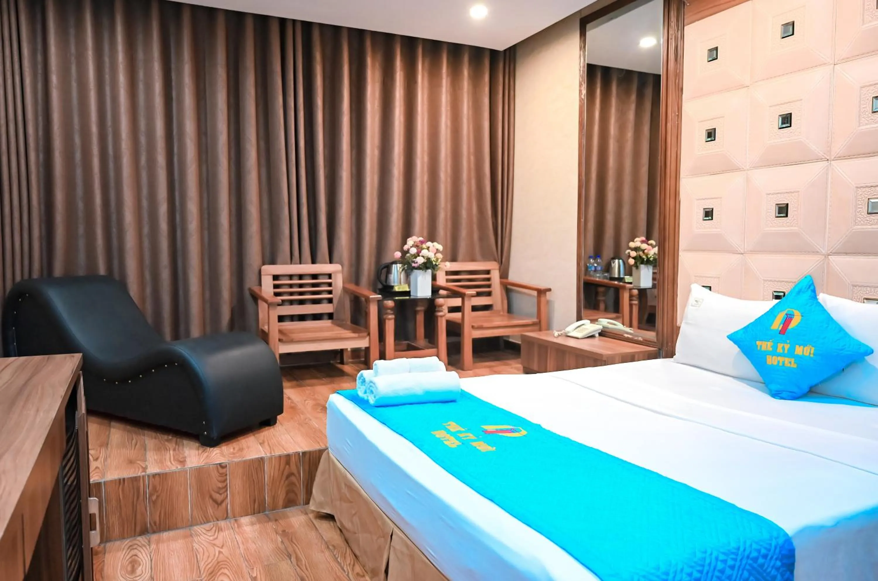 Photo of the whole room, Bed in Khách sạn Thế Kỷ Mới