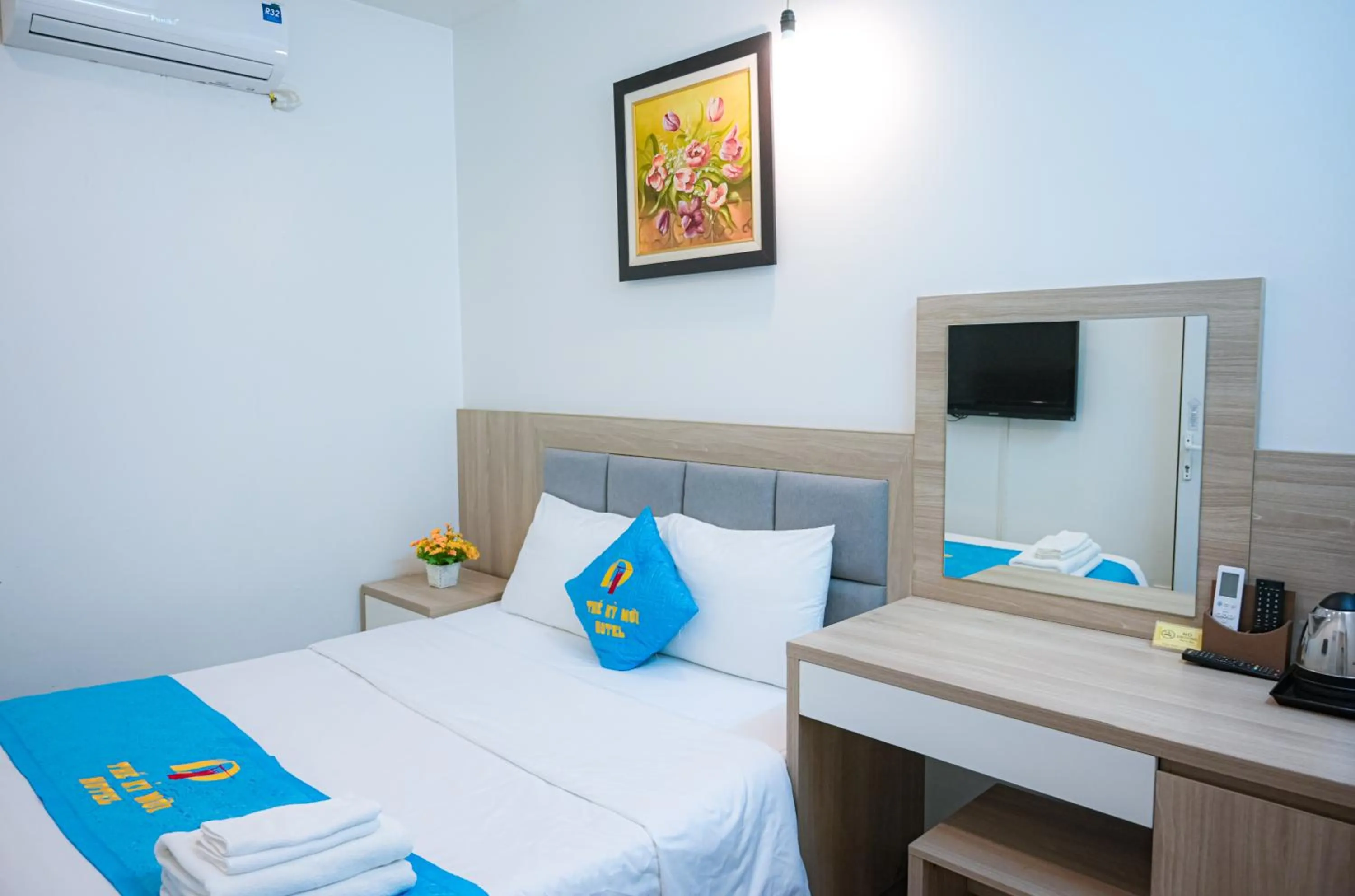 Photo of the whole room, Bed in Khách sạn Thế Kỷ Mới