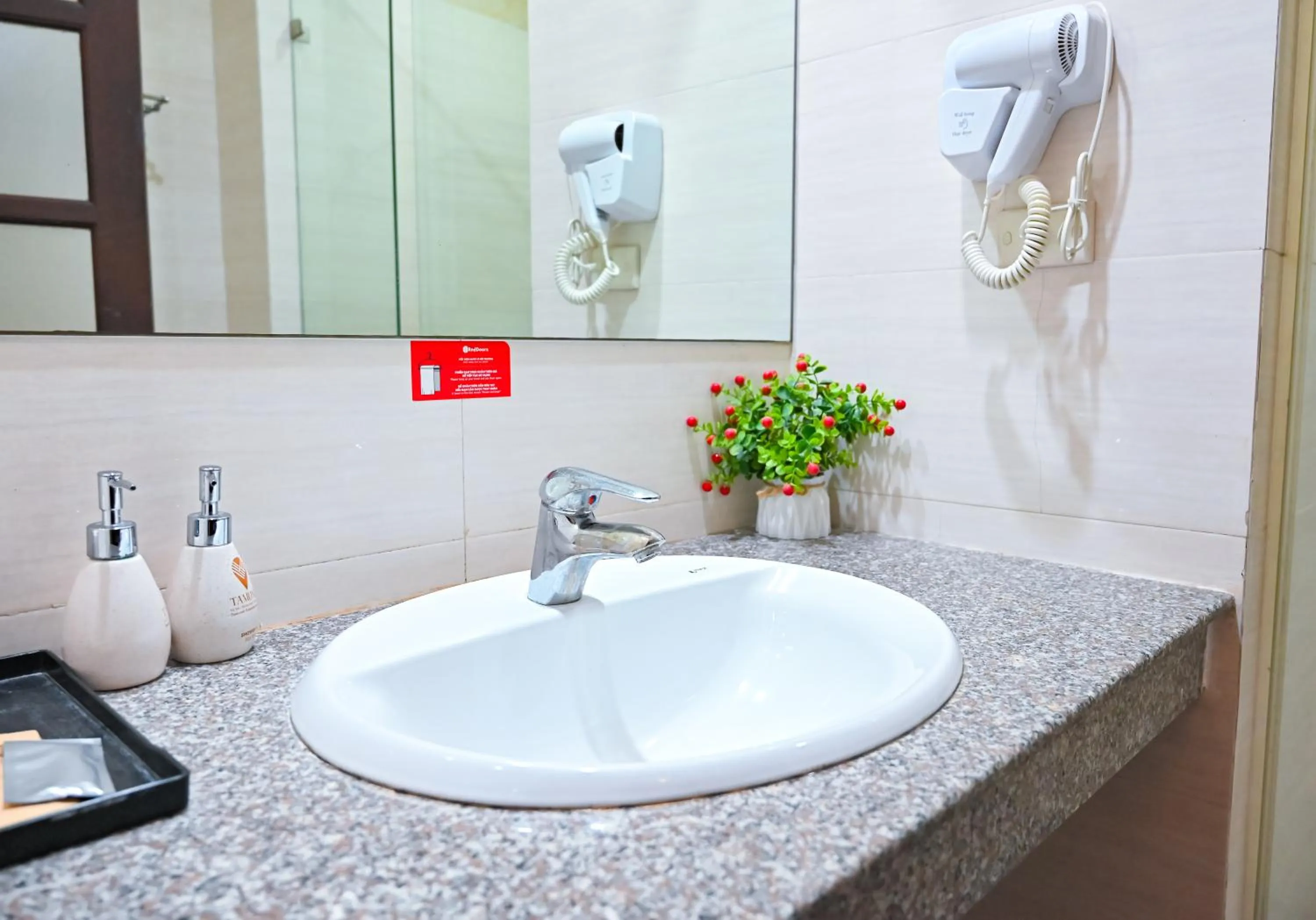 bidet in Khách sạn Thế Kỷ Mới