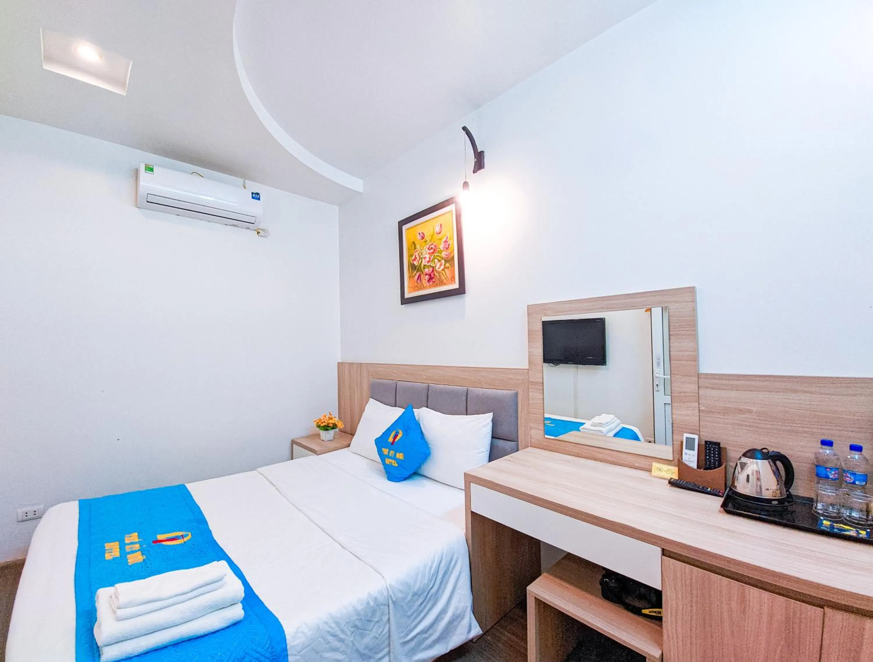 Photo of the whole room, Bed in Khách sạn Thế Kỷ Mới