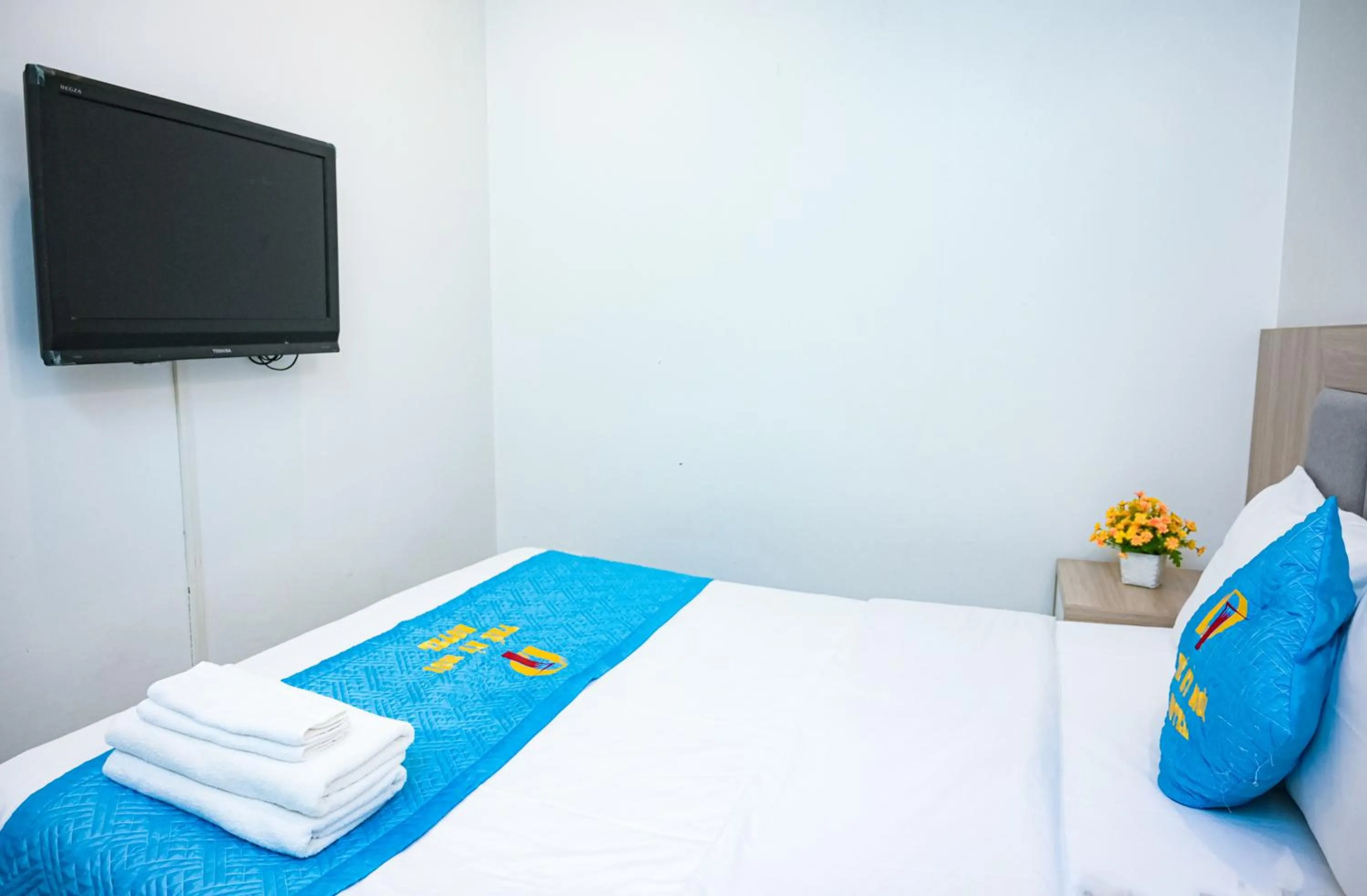 Photo of the whole room, Bed in Khách sạn Thế Kỷ Mới