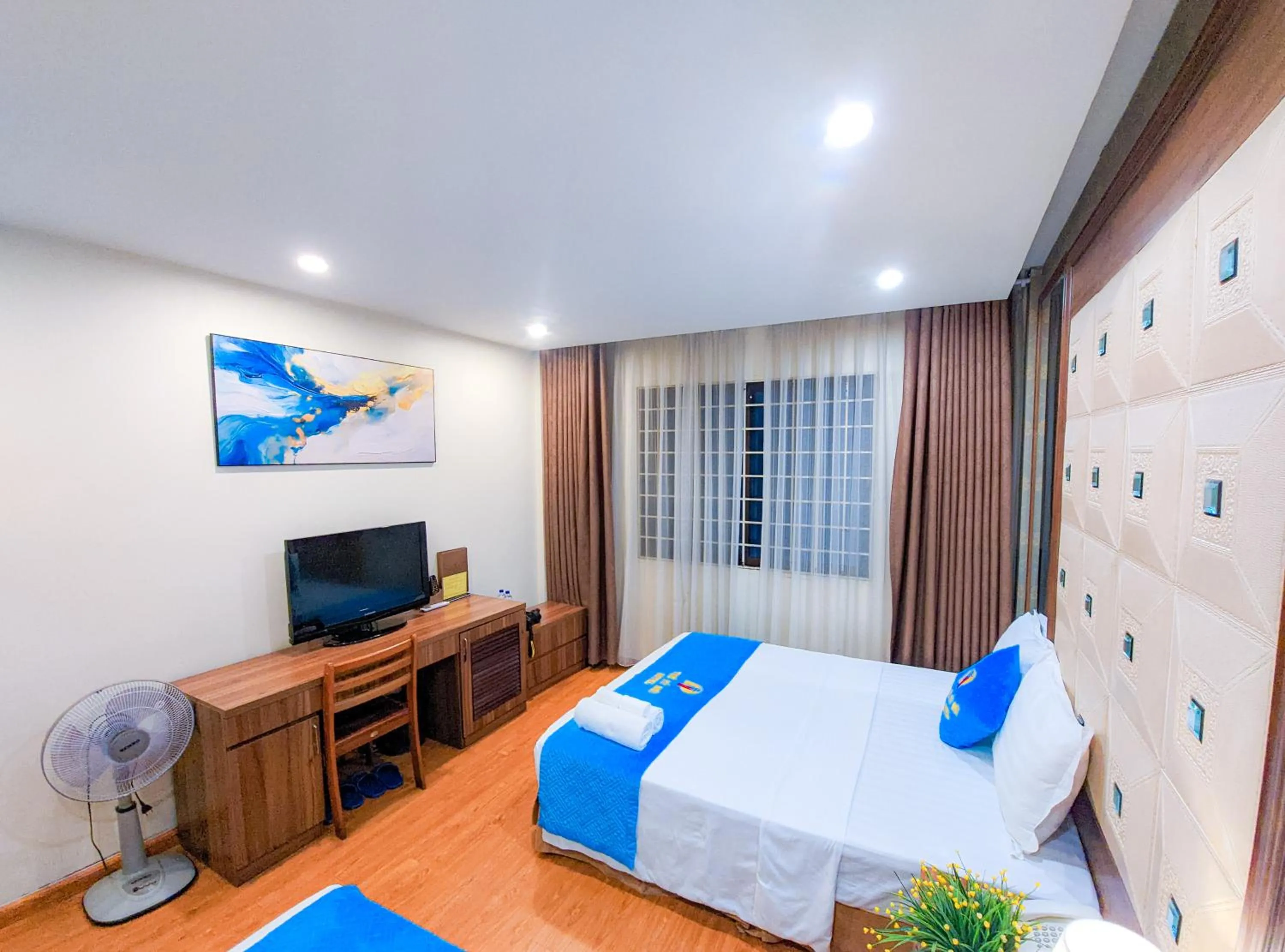 TV and multimedia, Bed in Khách sạn Thế Kỷ Mới