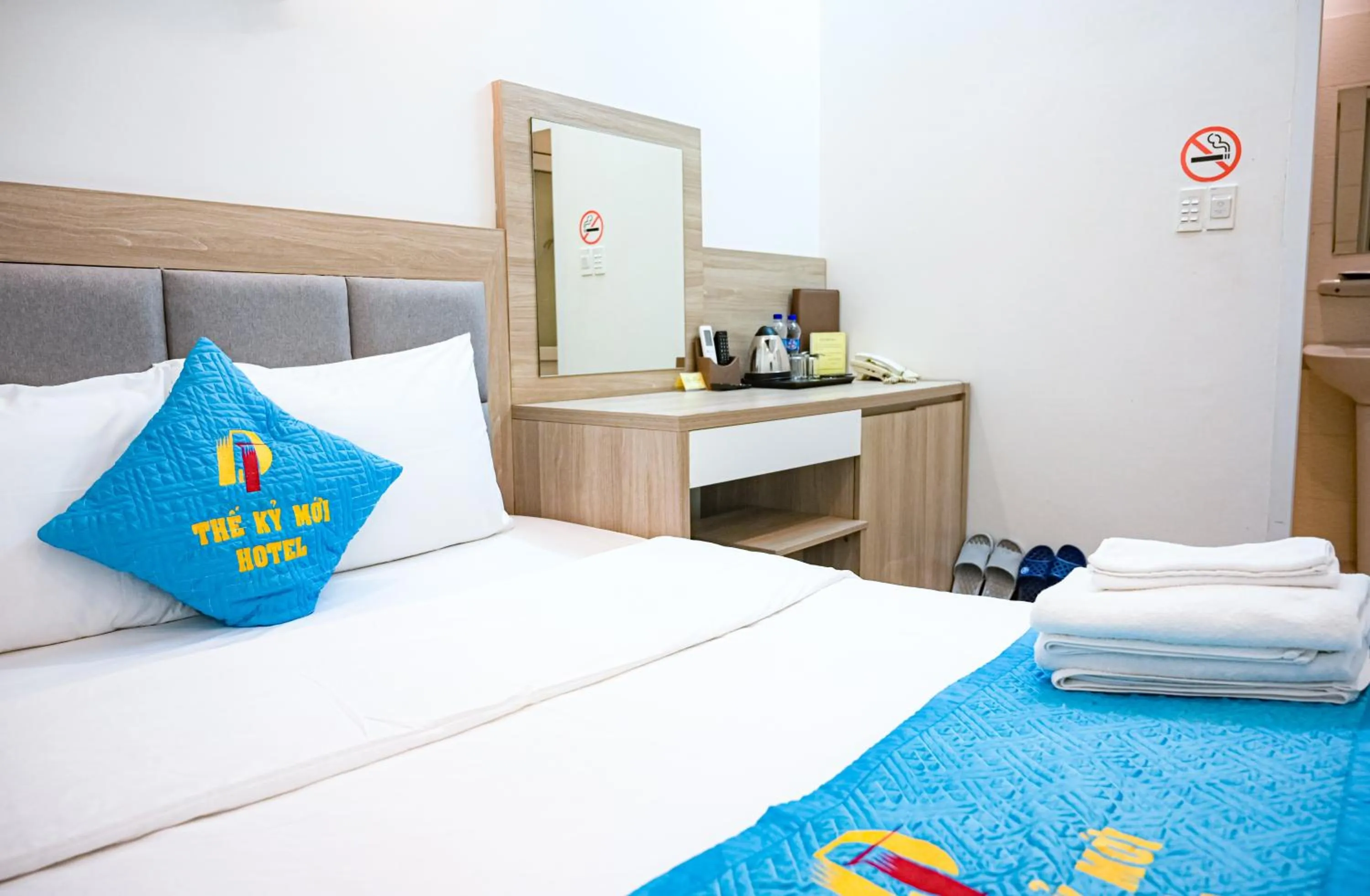 Photo of the whole room, Bed in Khách sạn Thế Kỷ Mới