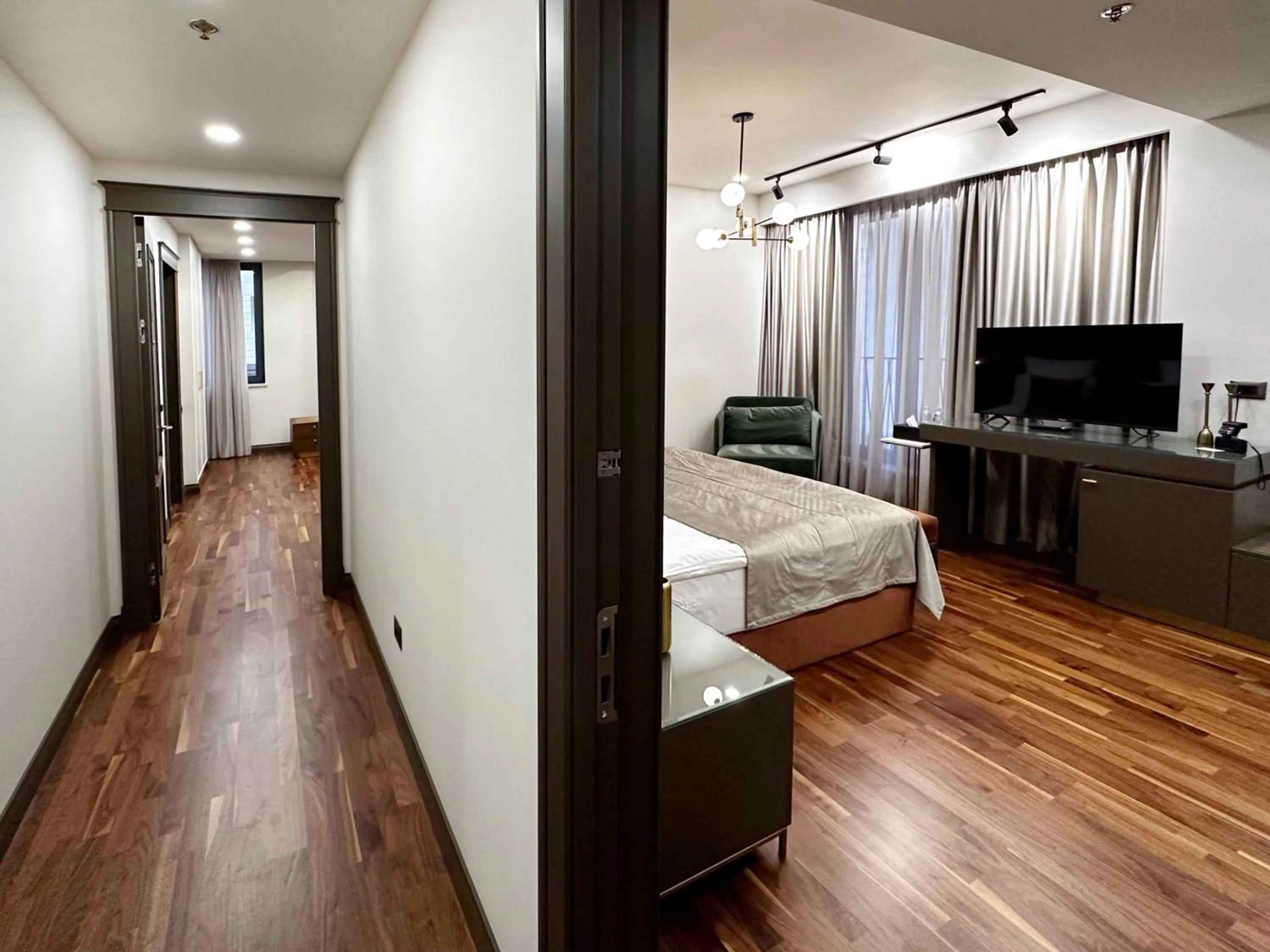 TV and multimedia, Bed in HOTEL METROPOL Club House