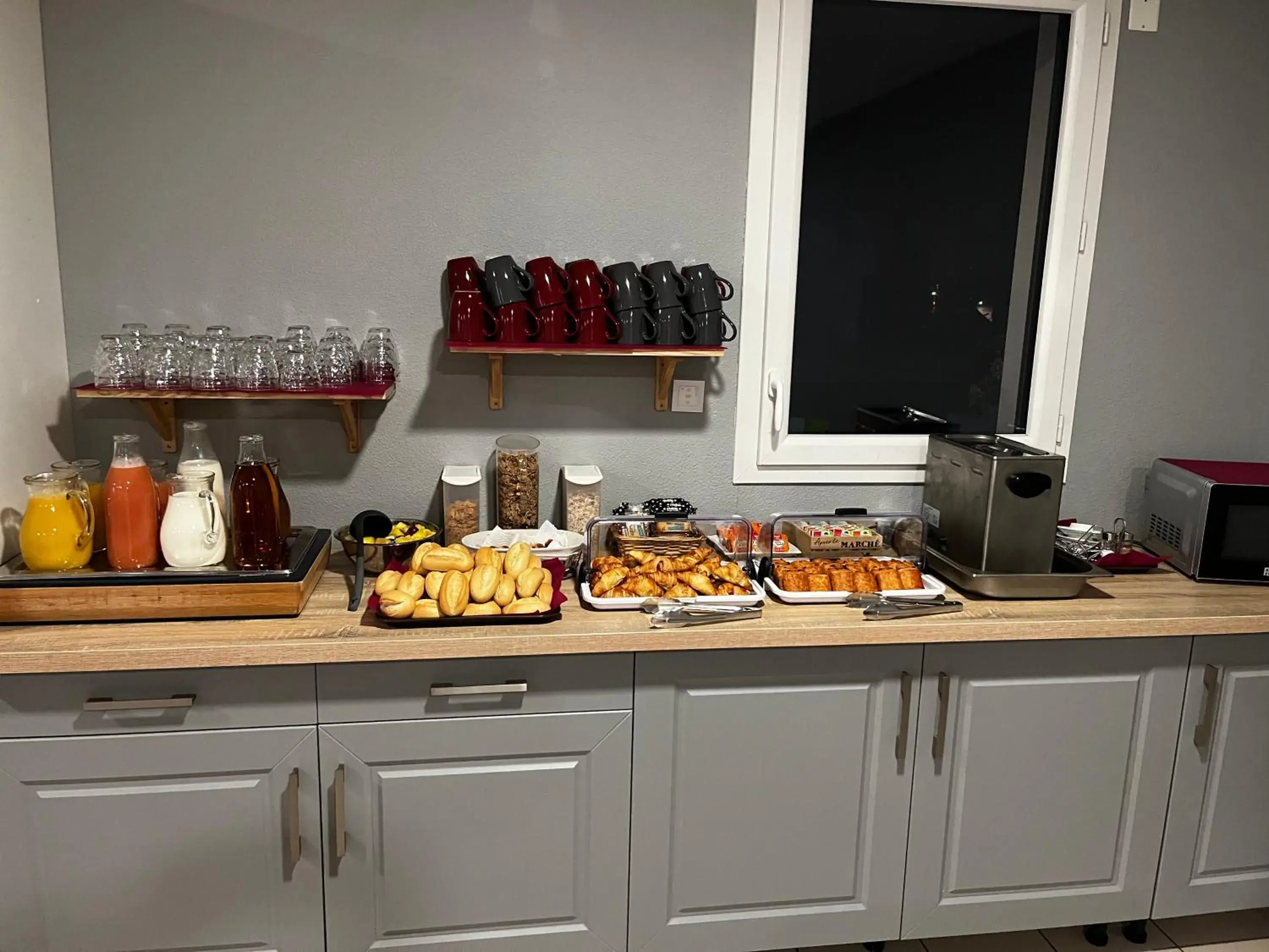 Buffet breakfast in Zenao Appart'Hotel Buffet breakfast in Zenao Appart'Hotel