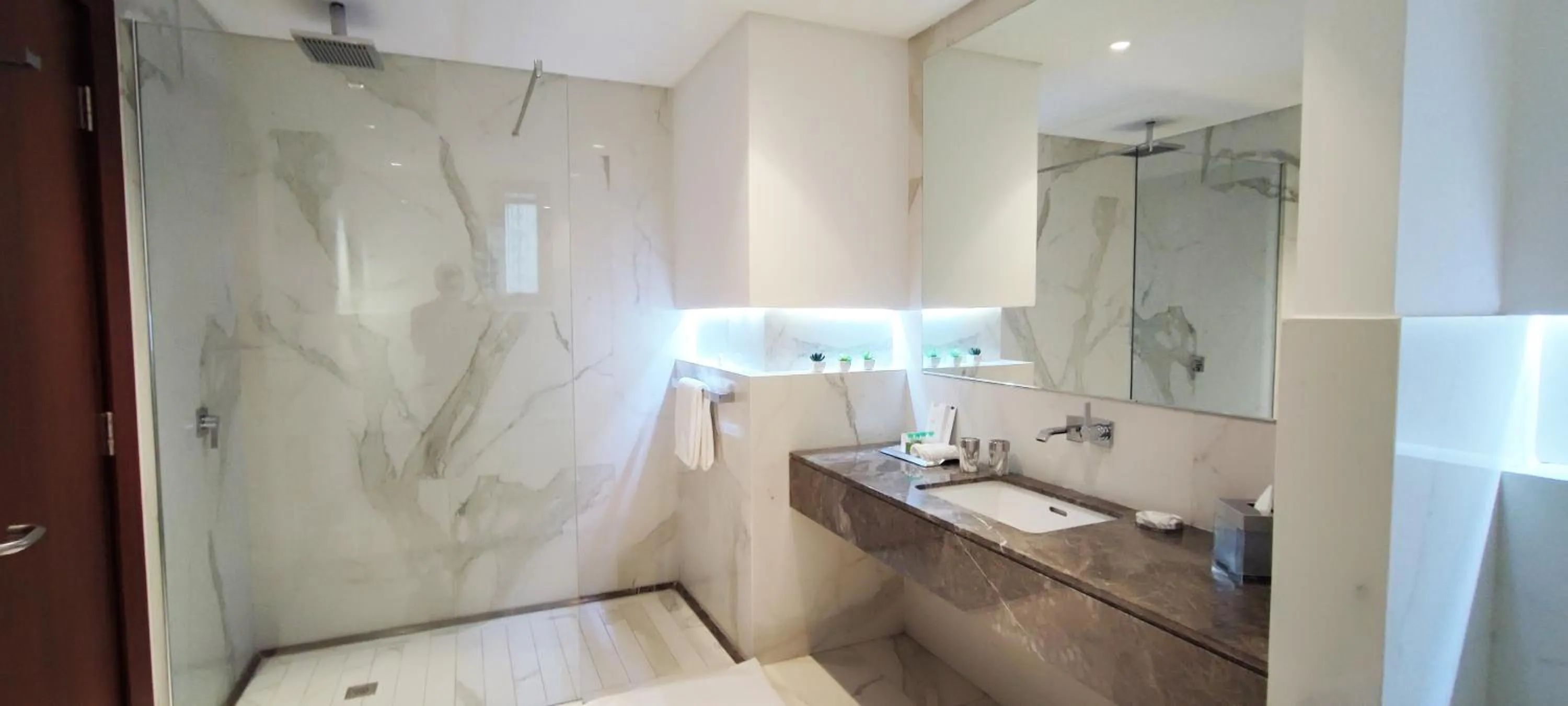 Shower in Vivienda Hotel Villas Granada