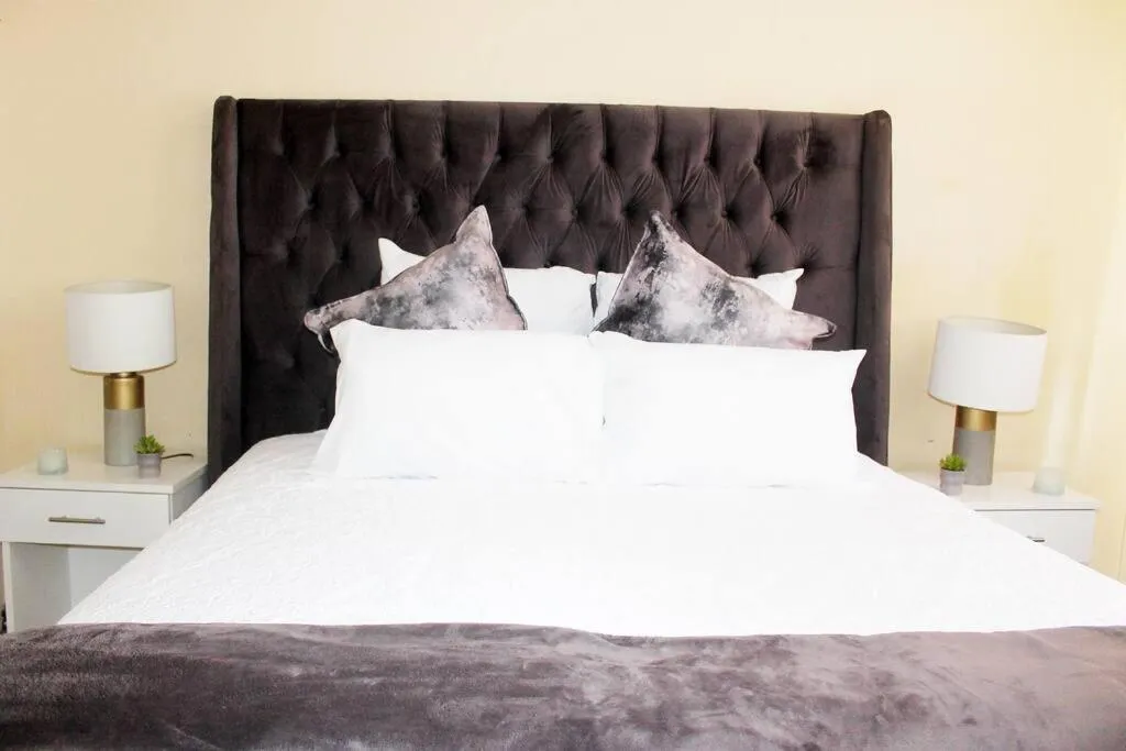 Bed in cozy 3 bed Duplex ,sleeps 6 with double bathroom