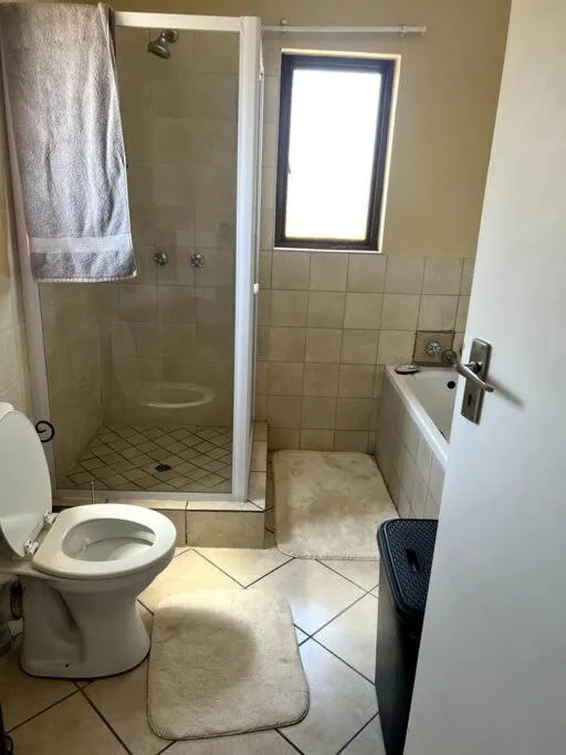 cozy 3 bed Duplex ,sleeps 6 with double bathroom