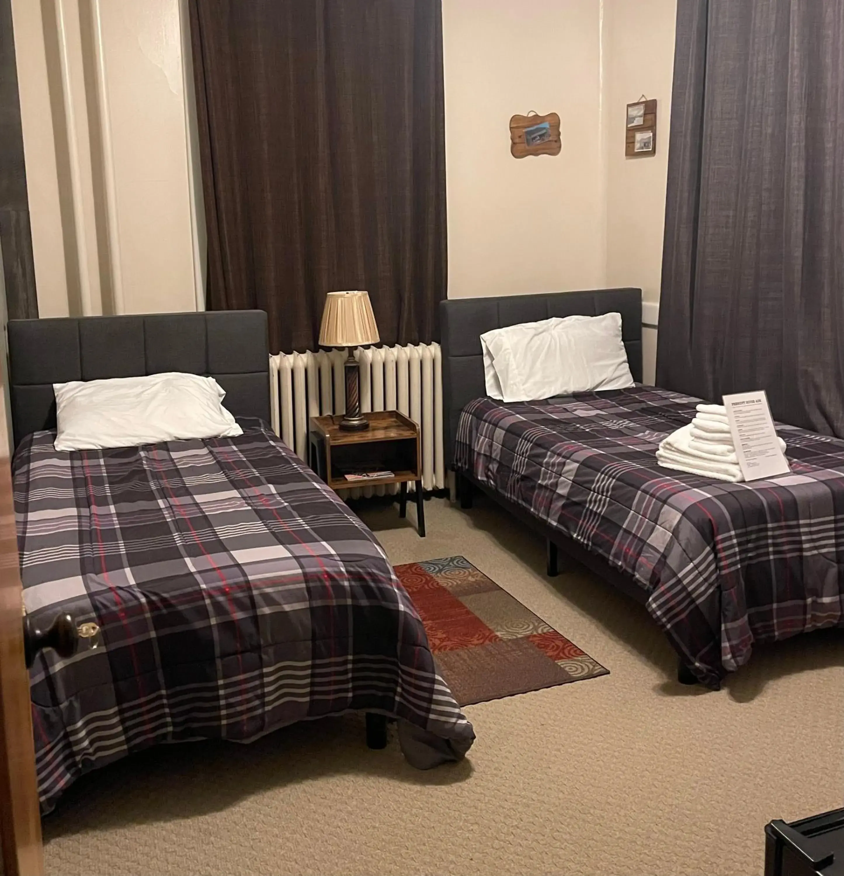 Standard Twin Room with Shared Bathroom in Prescott House ADK Standard Twin Room with Shared Bathroom in Prescott House ADK