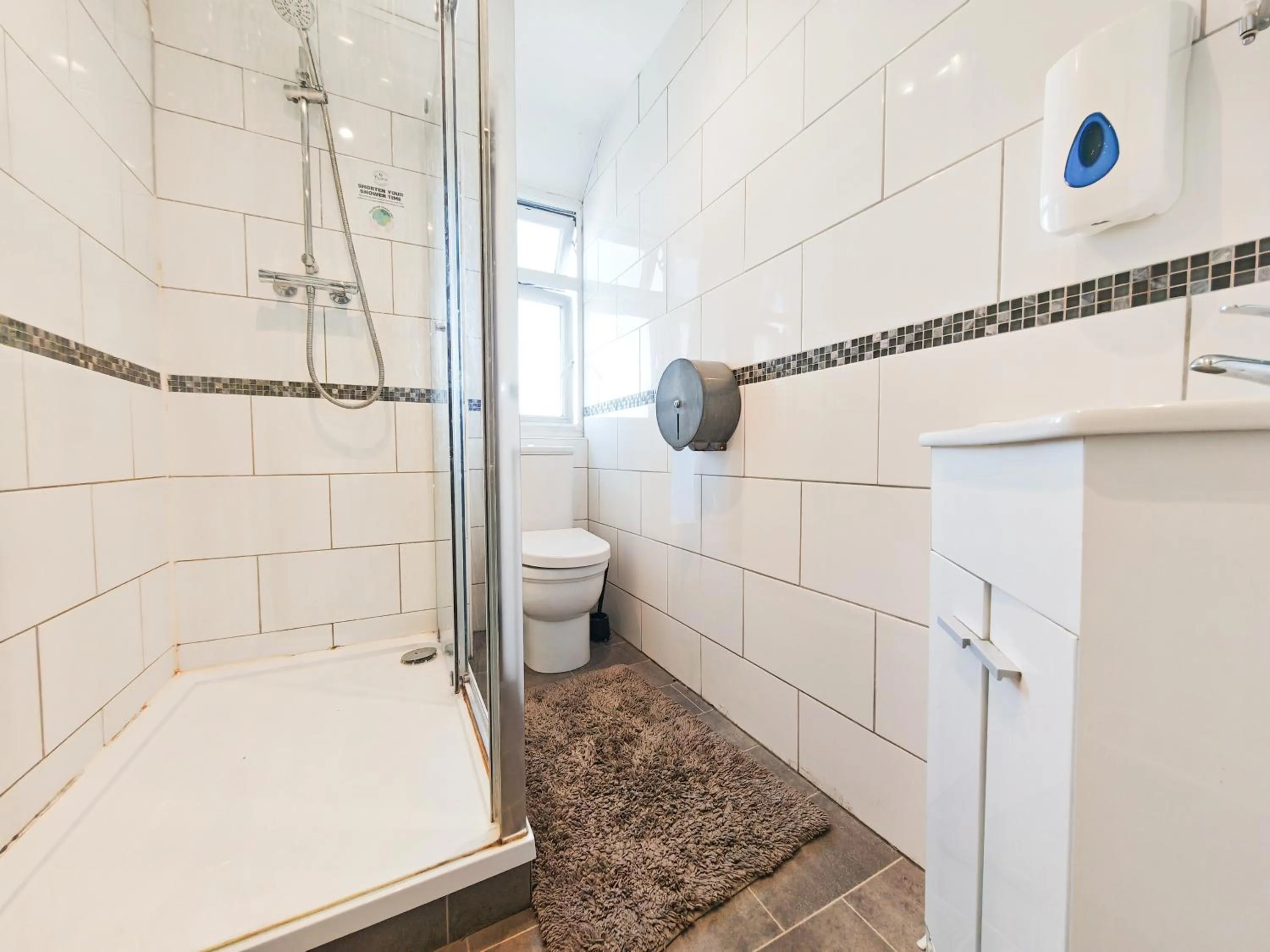 Shower in Prime Backpackers Angel