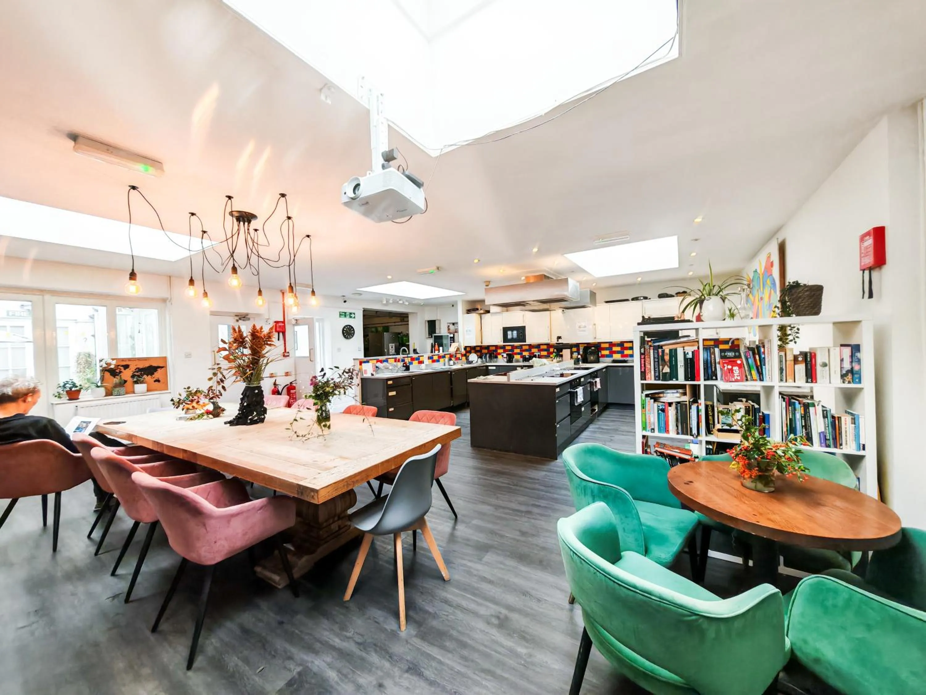 Restaurant/places to eat in Prime Backpackers Angel