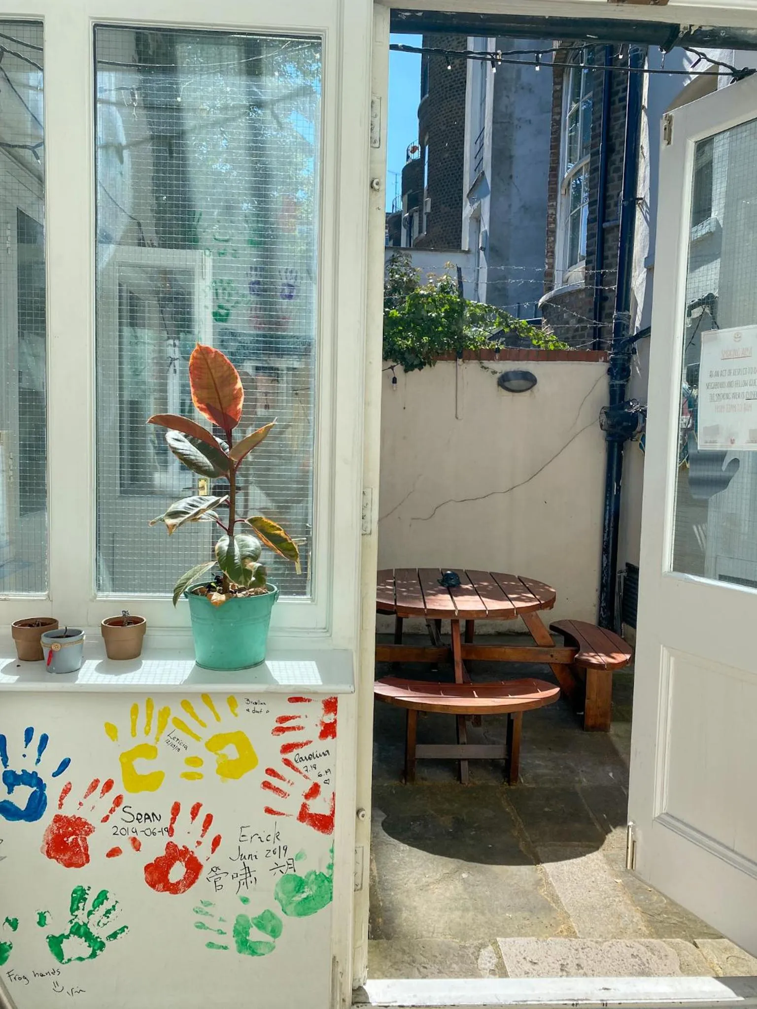 Inner courtyard view in Prime Backpackers Angel