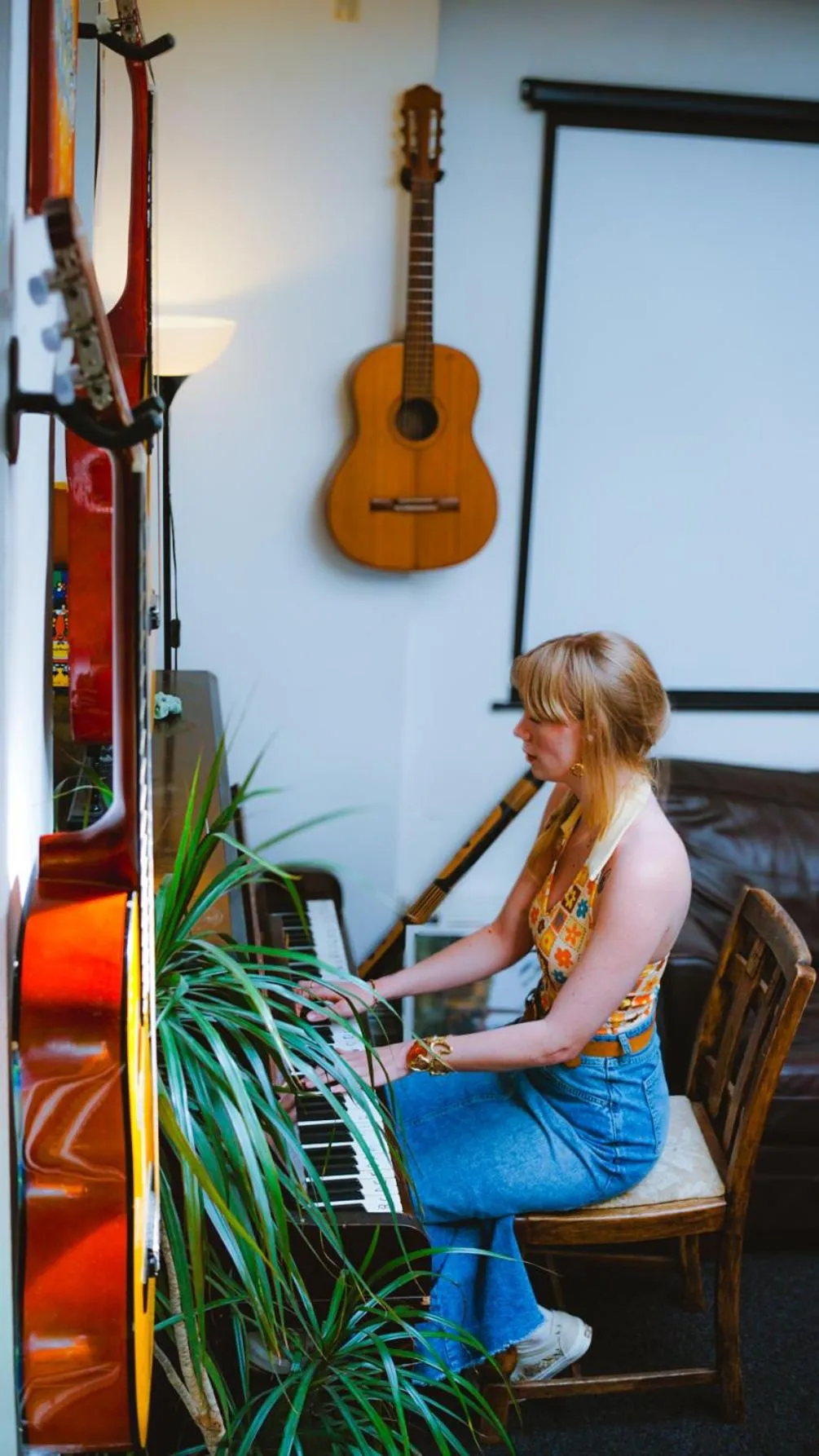 Communal lounge/ TV room in Prime Backpackers Angel