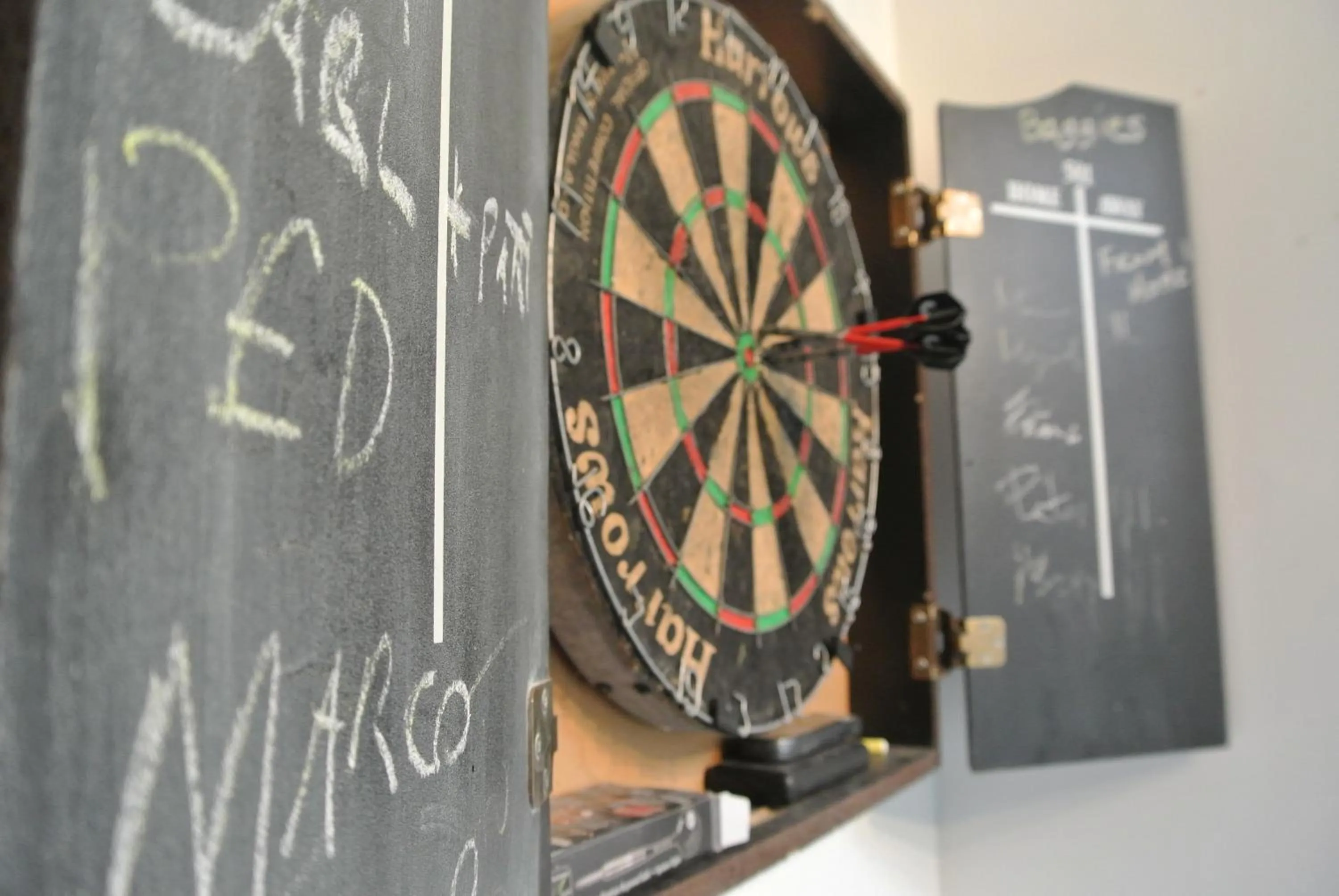 Communal lounge/ TV room in Prime Backpackers Angel