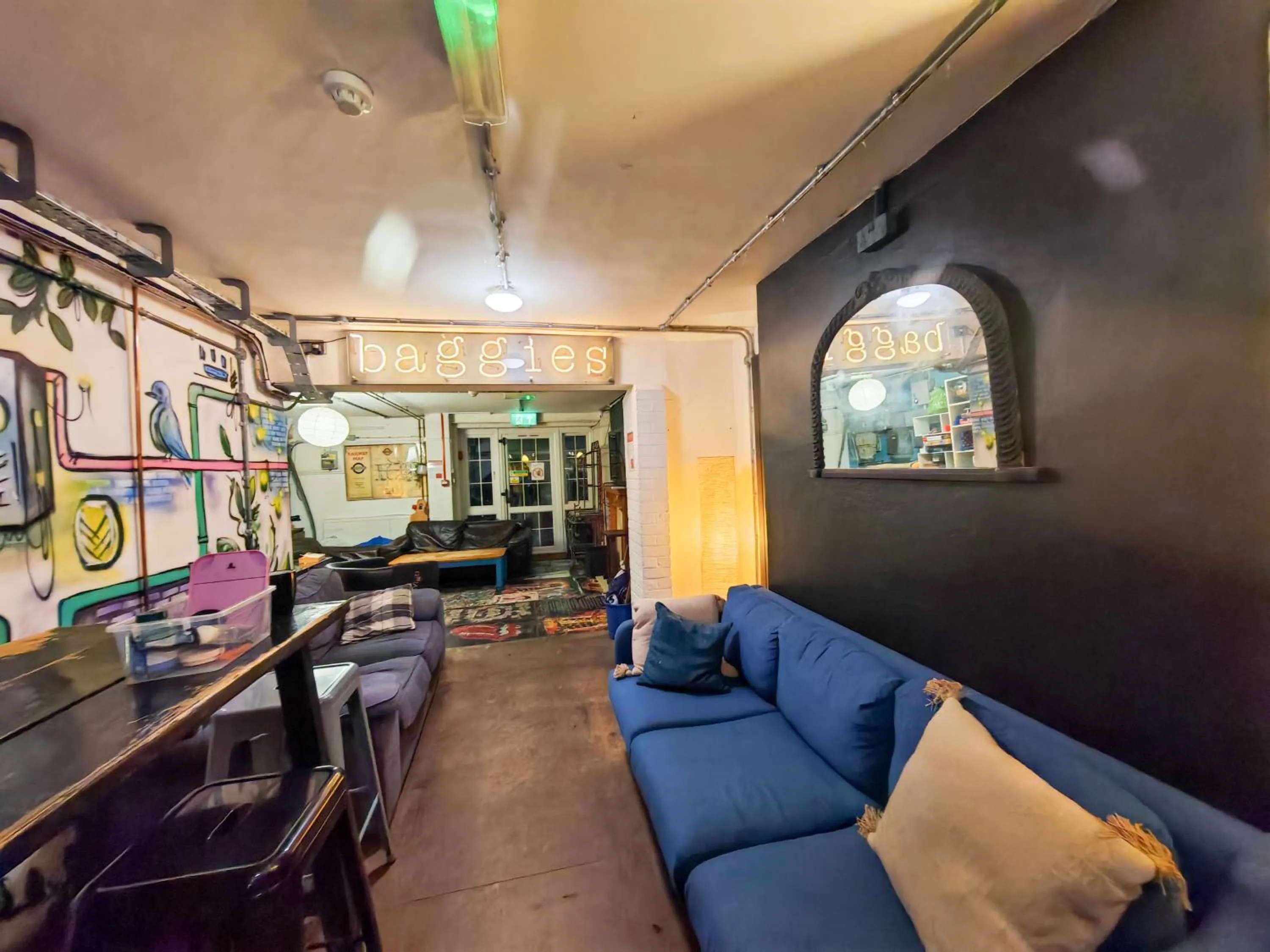 Living room in Prime Backpackers Angel