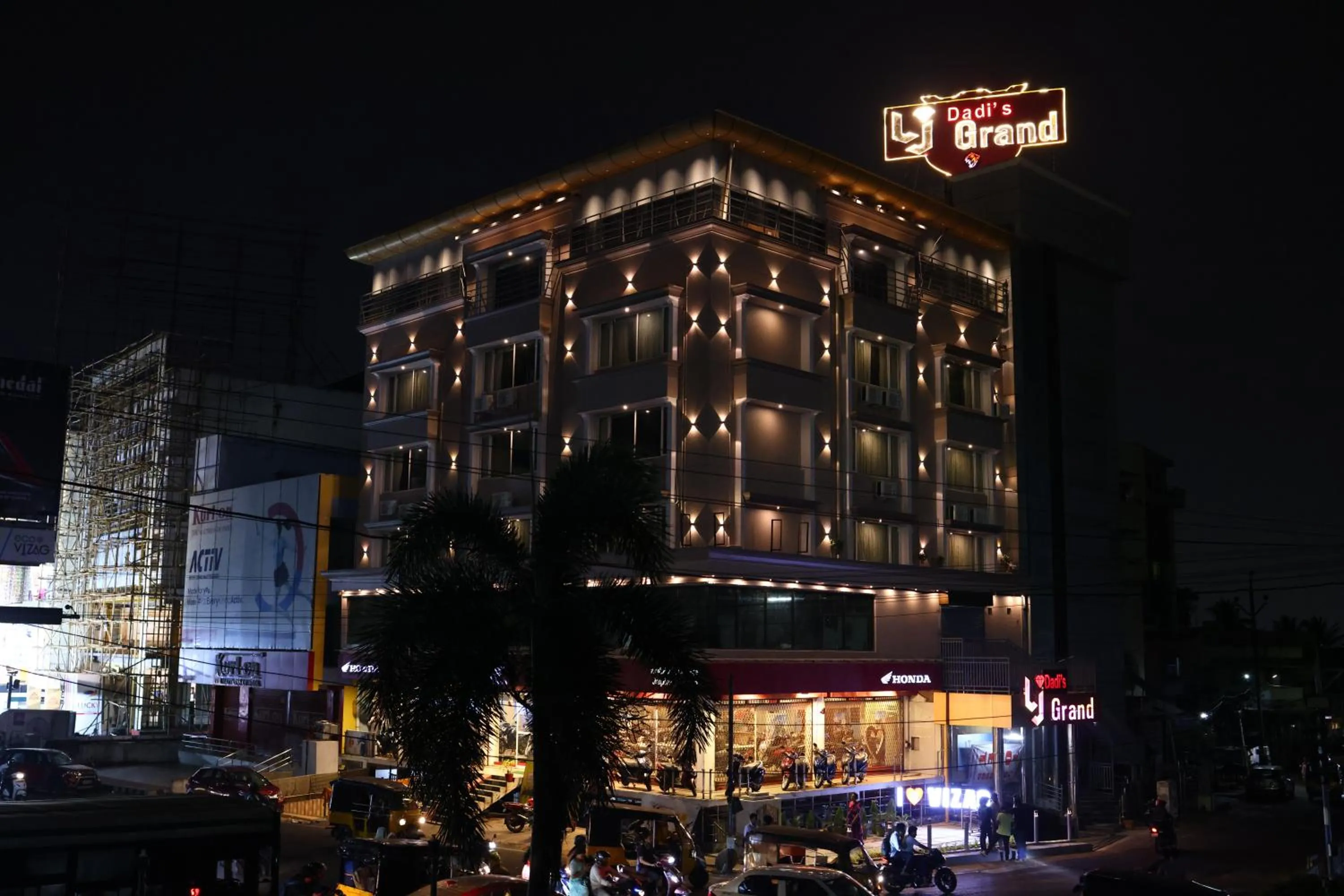 LJ Grand