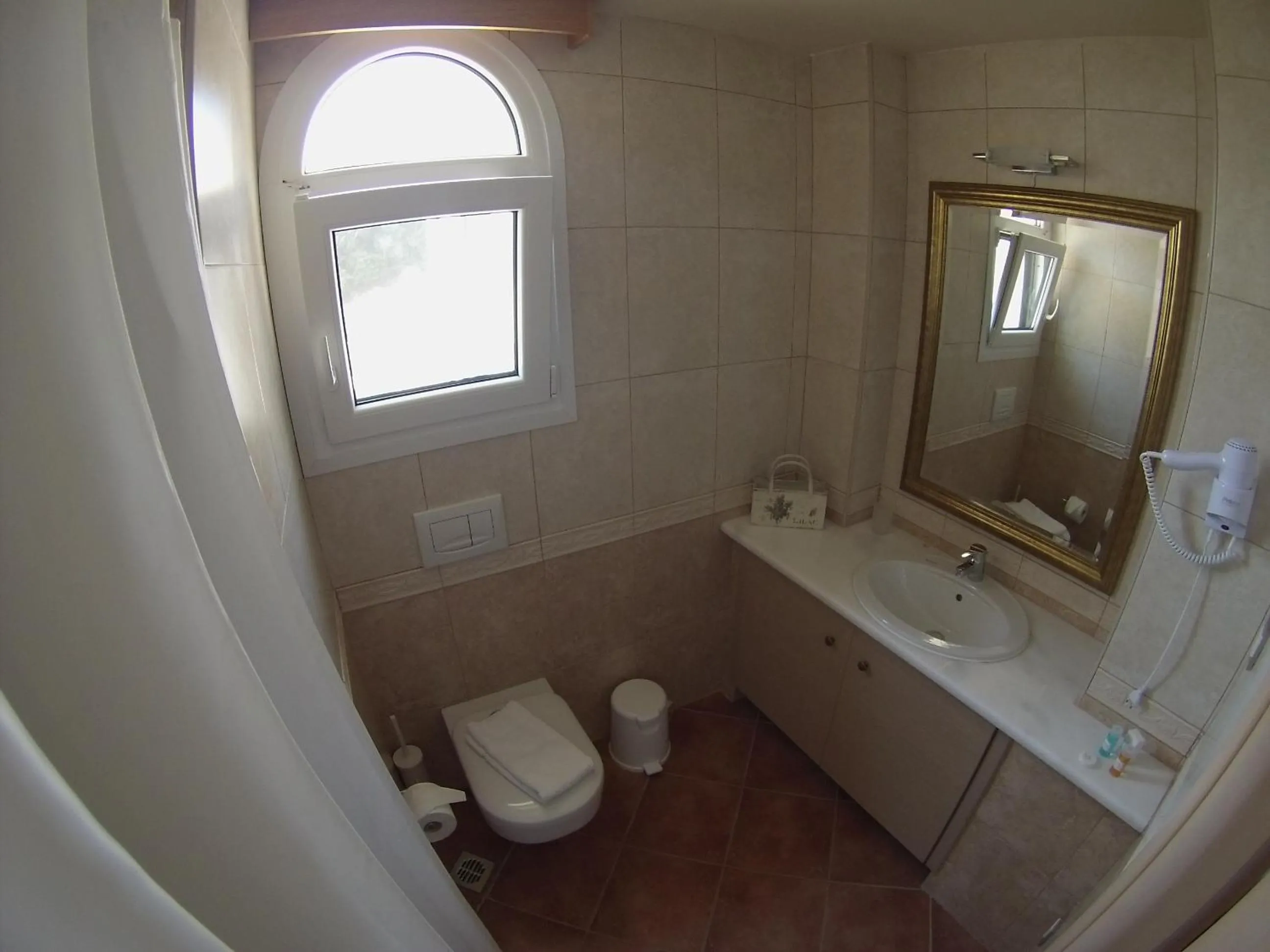 Bathroom in Sivota Gold