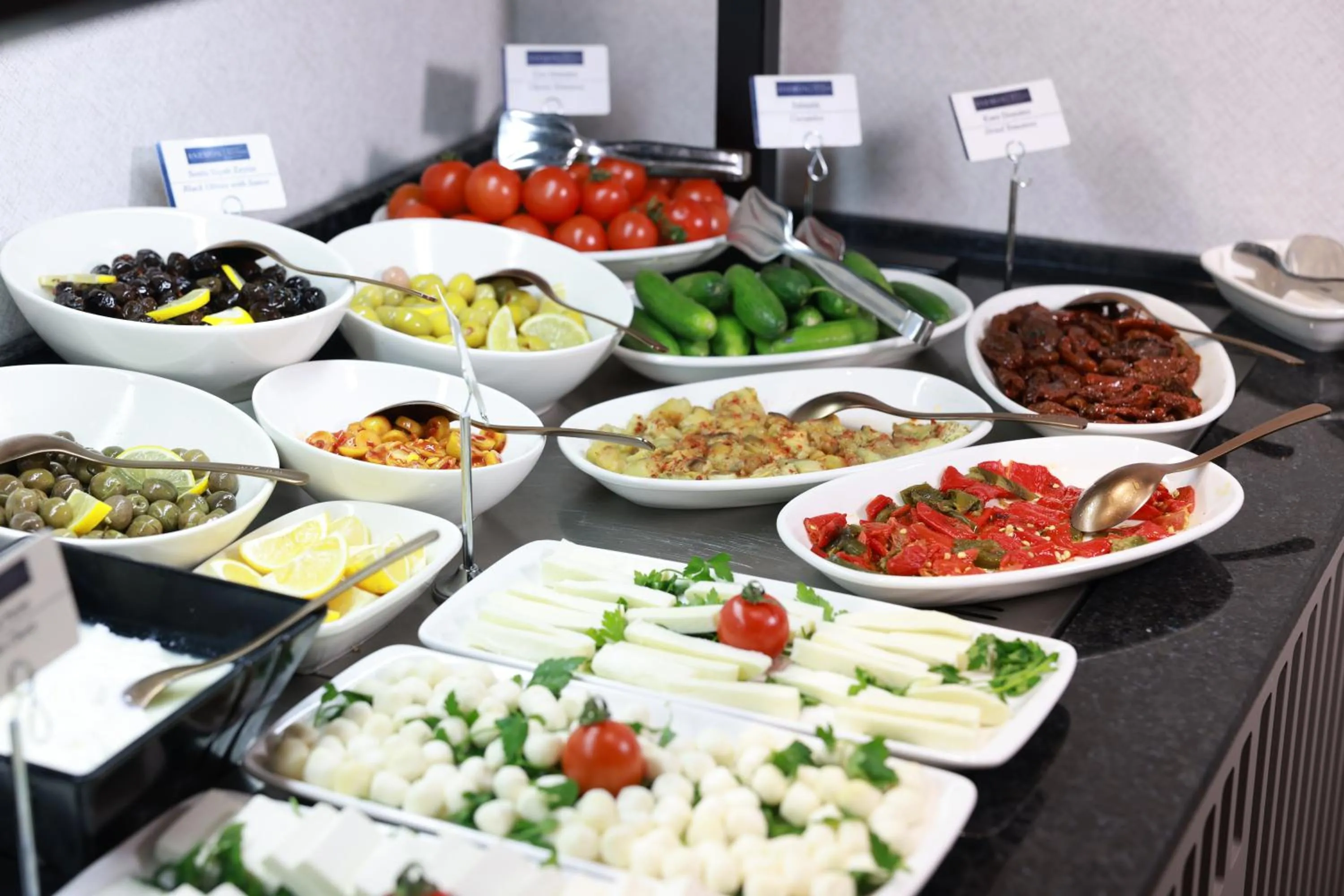 Food and drinks in Anemon Diyarbakır Suit Hotel