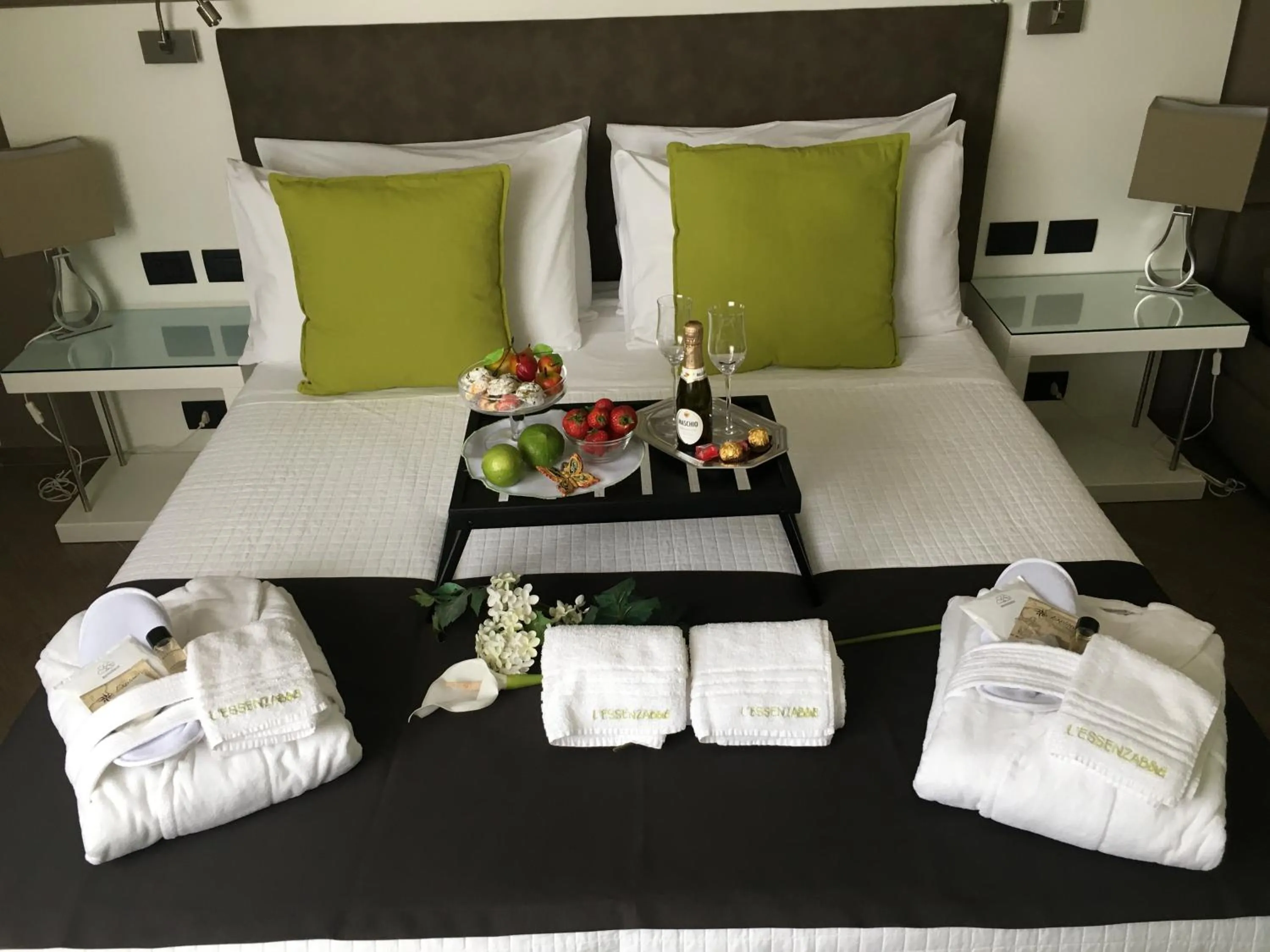 Food and drinks, Bed in L`essenza B&B