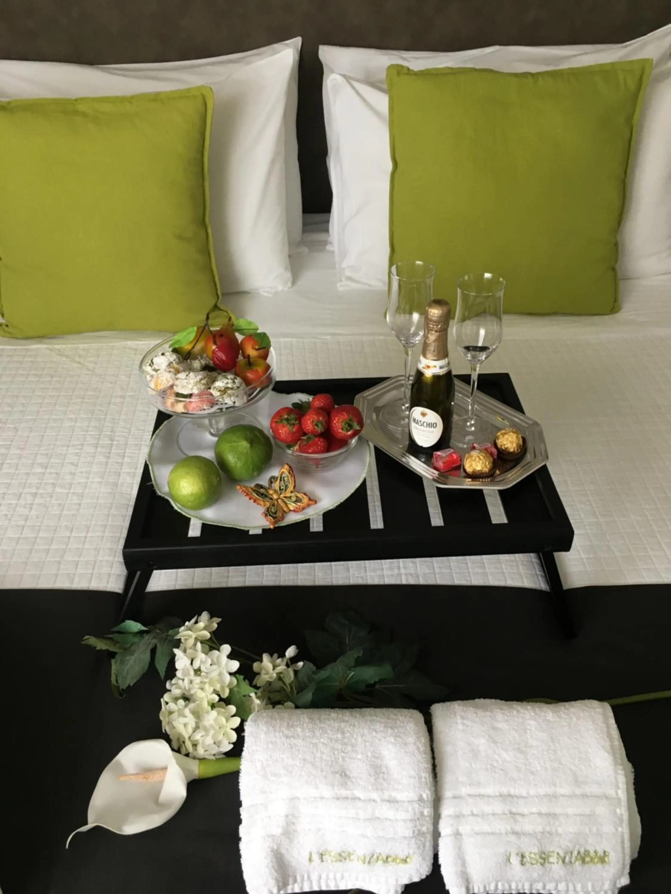 Food and drinks, Bed in L`essenza B&B