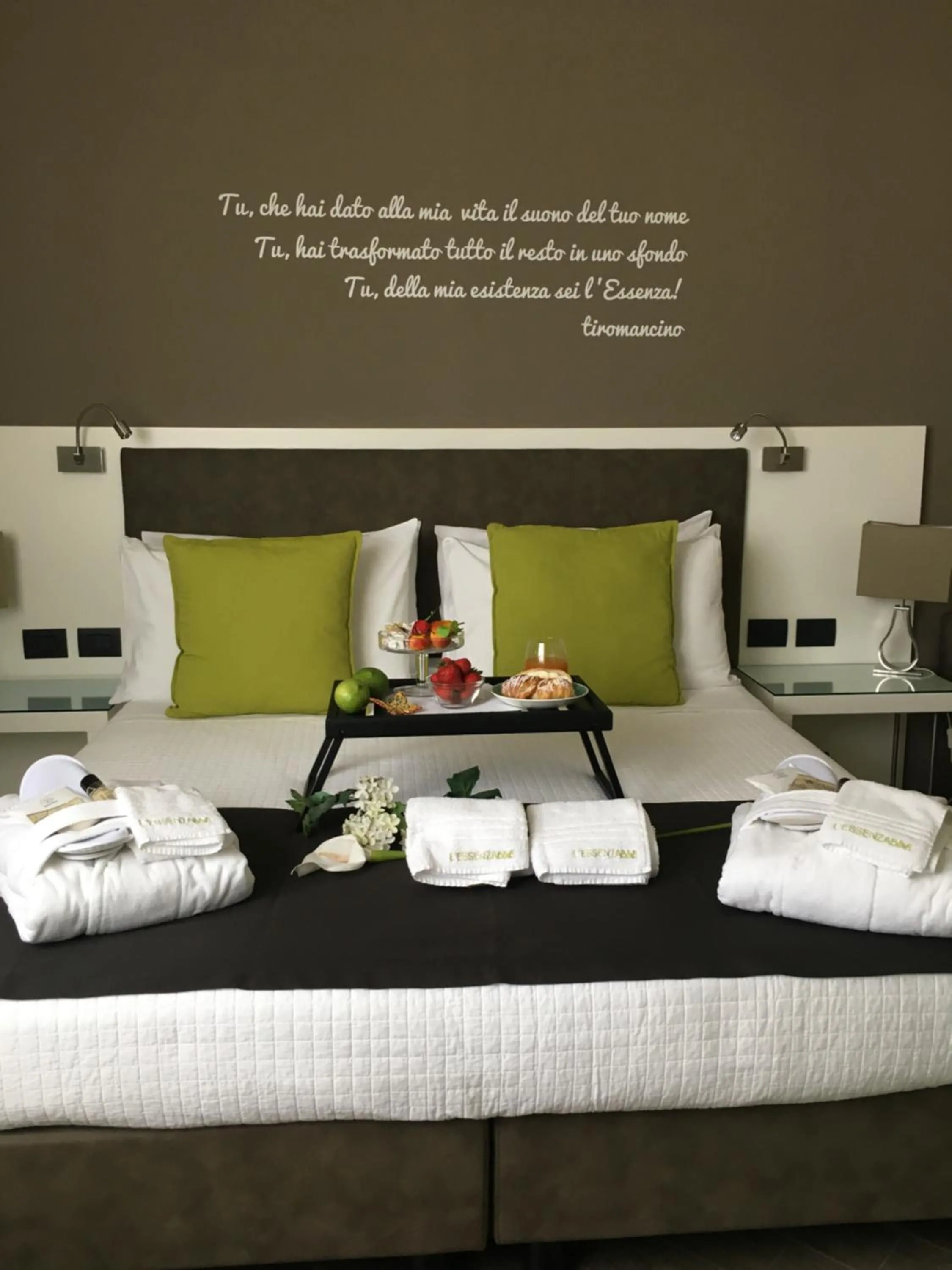 Food and drinks, Bed in L`essenza B&B