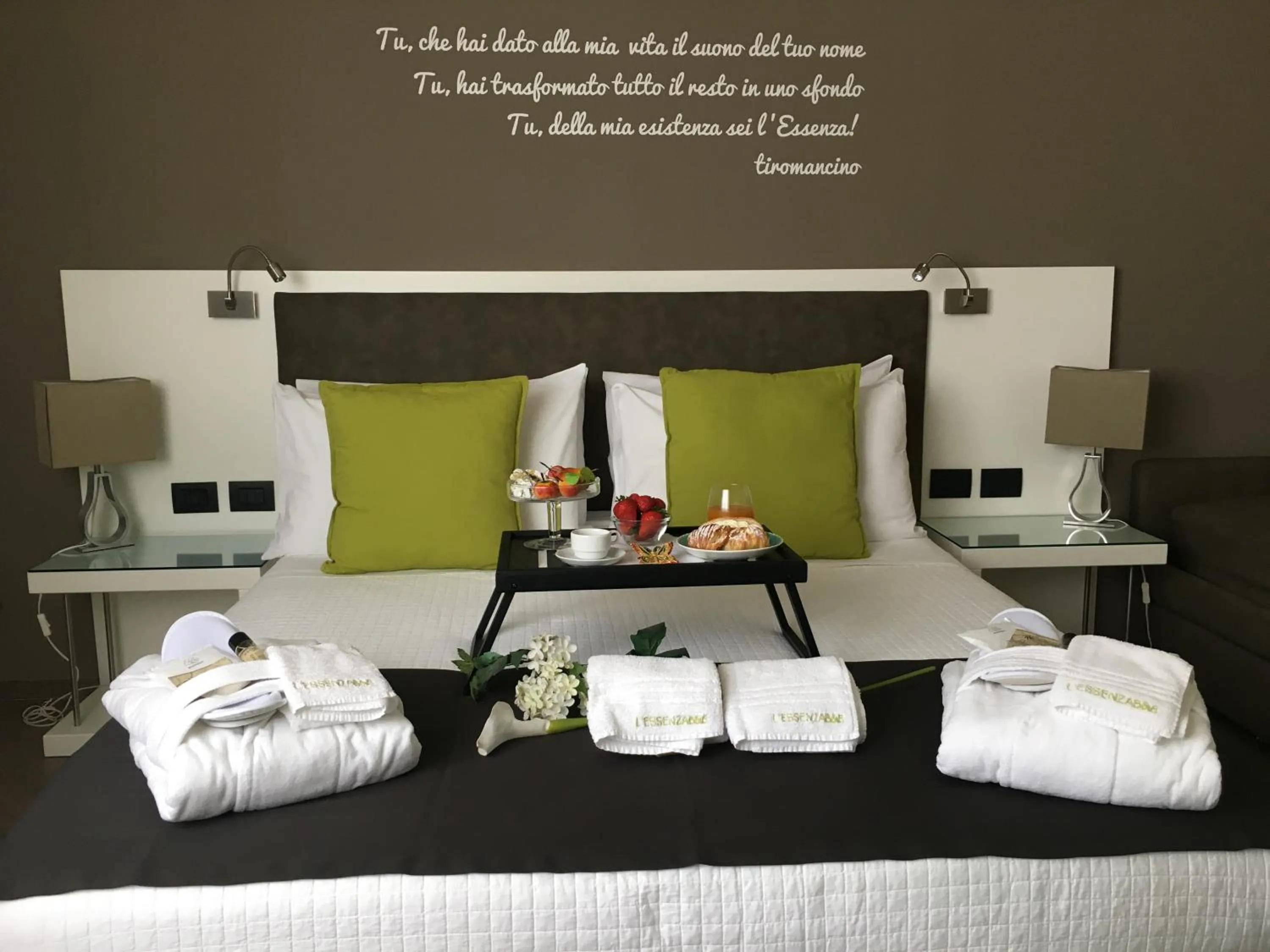 Food and drinks, Bed in L`essenza B&B