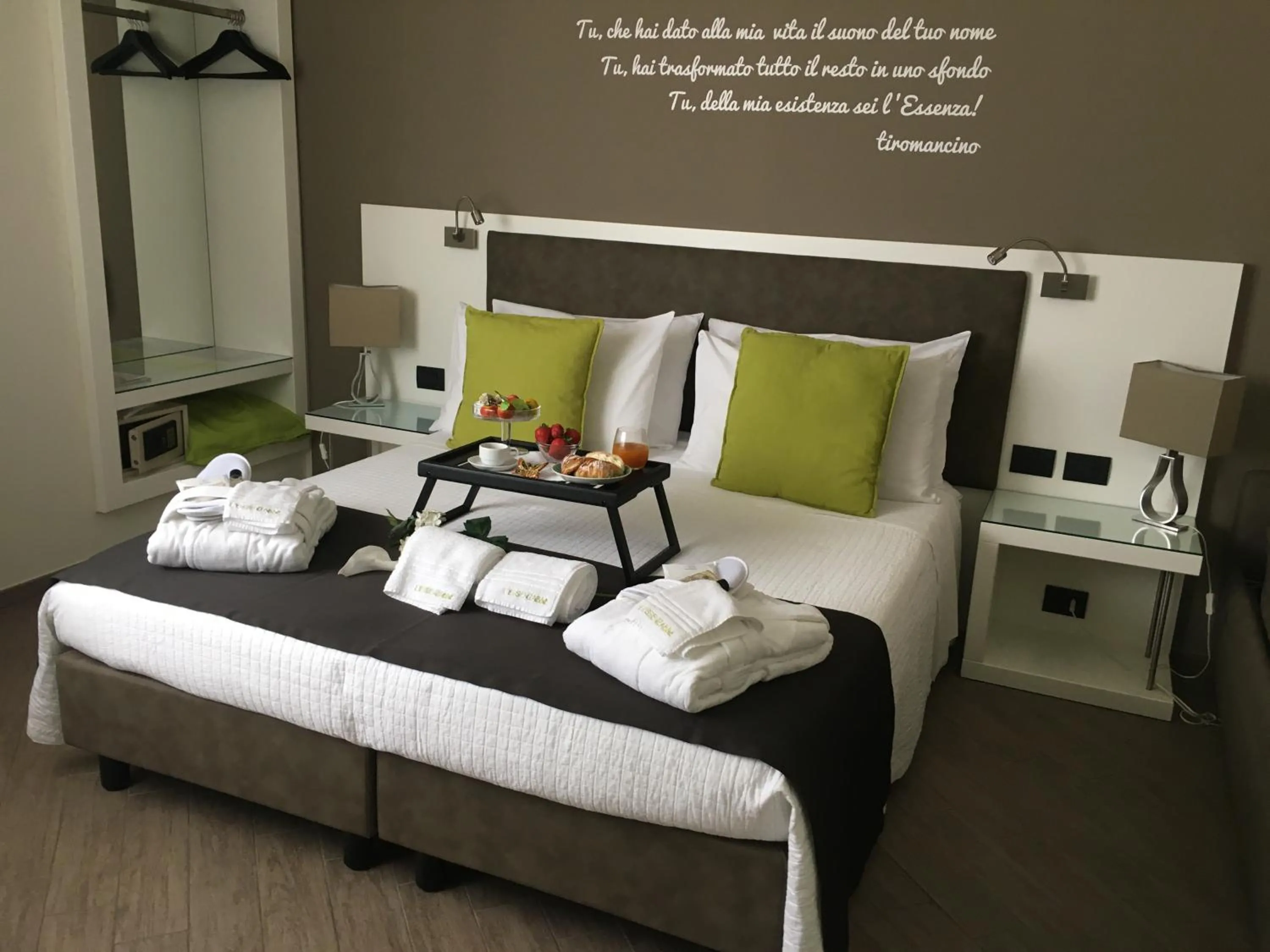 Bed in L`essenza B&B