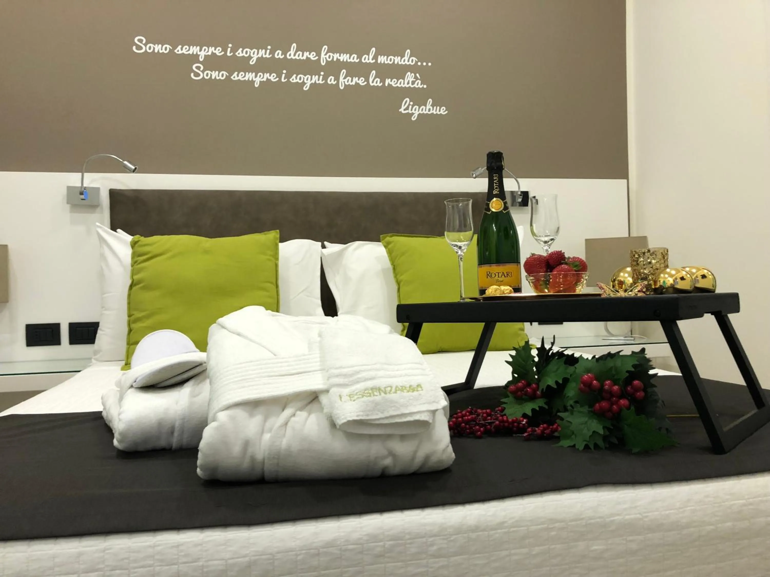 Breakfast, Bed in L`essenza B&B