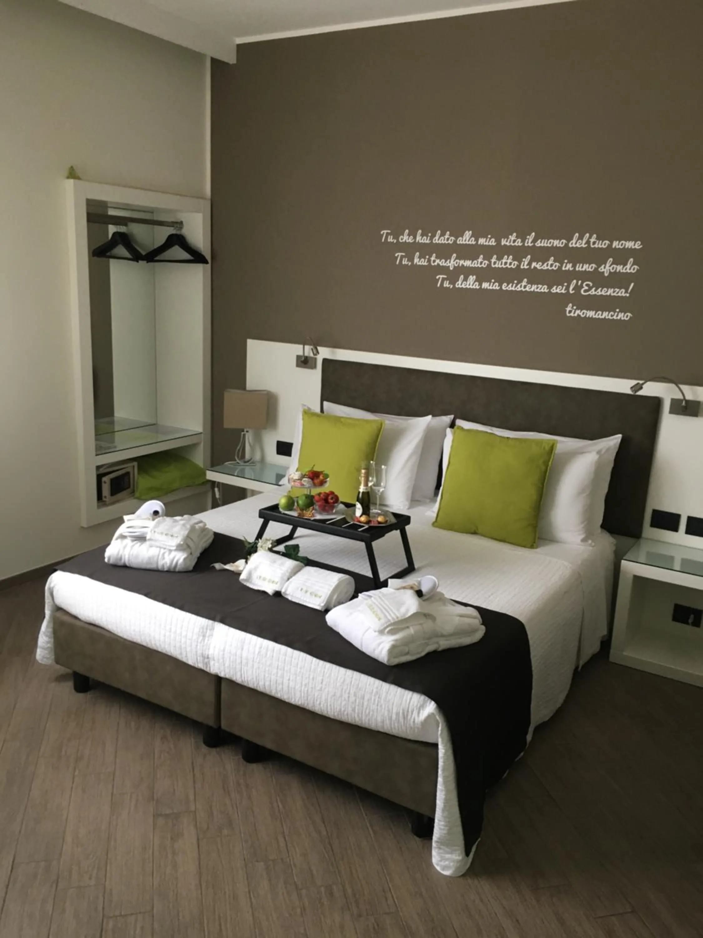 Bed in L`essenza B&B
