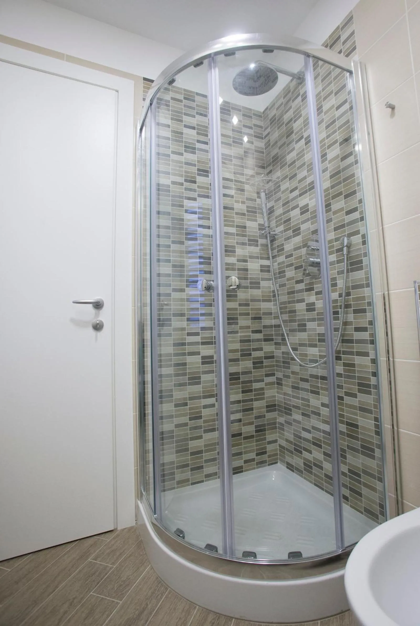 Shower in L`essenza B&B
