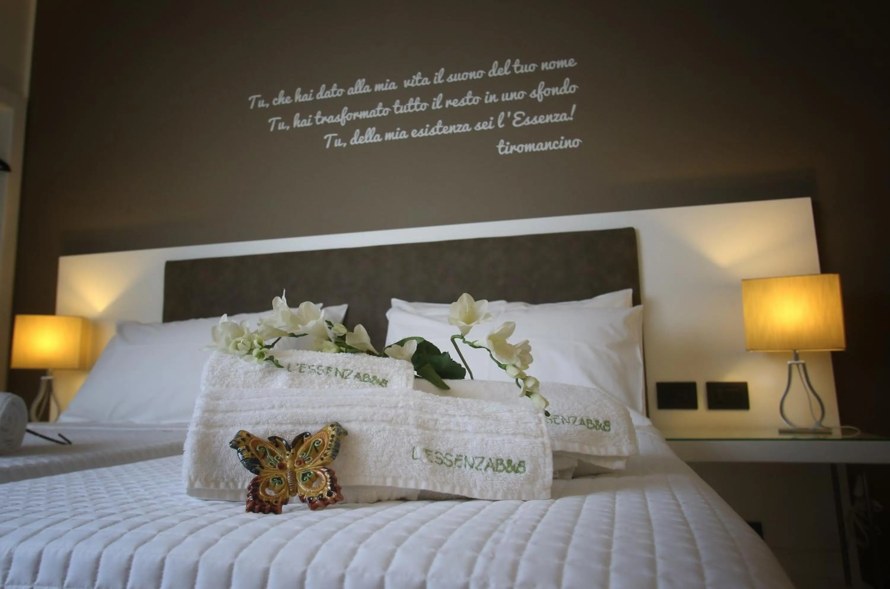 Decorative detail, Bed in L`essenza B&B