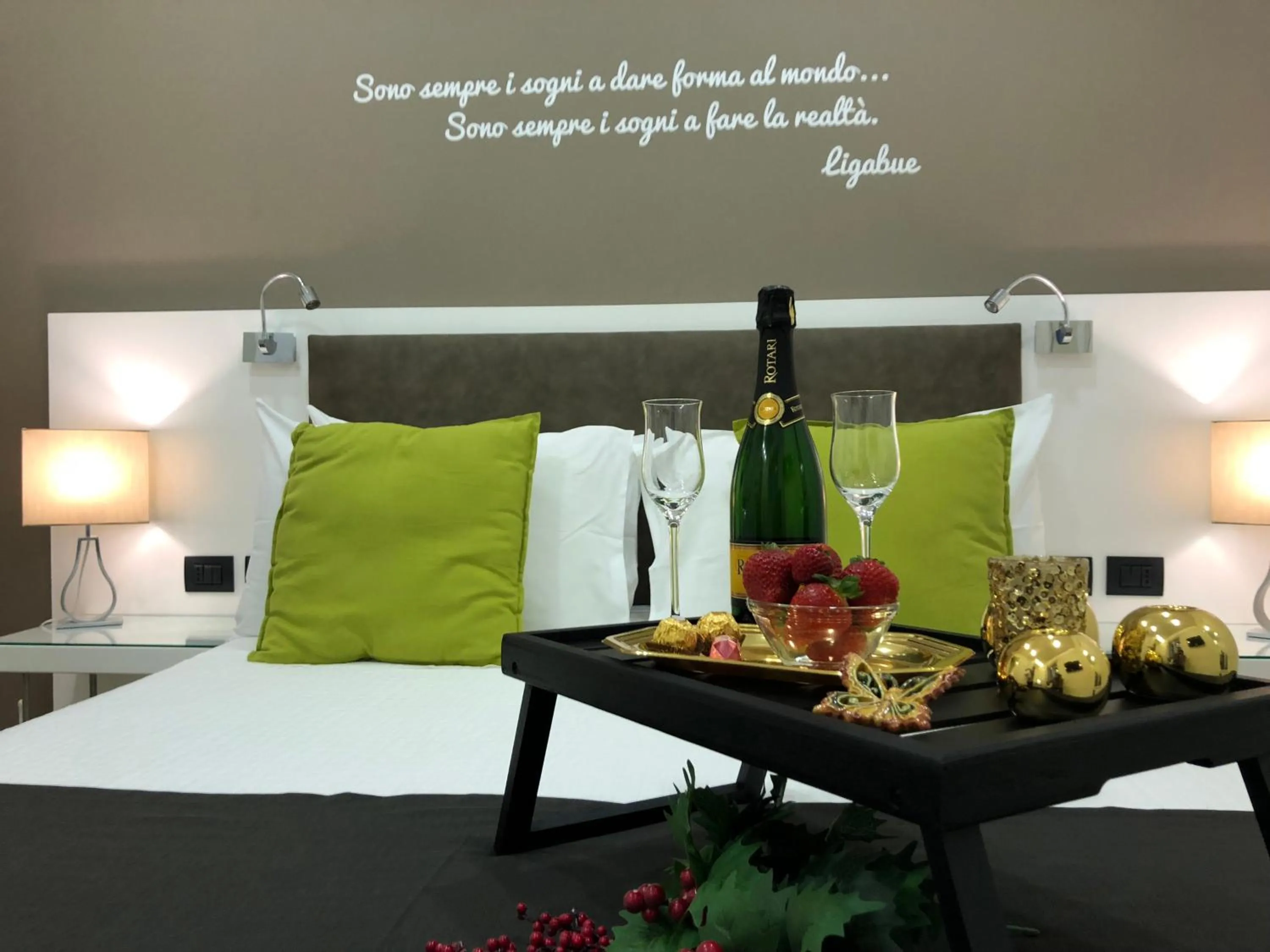 Bed in L`essenza B&B