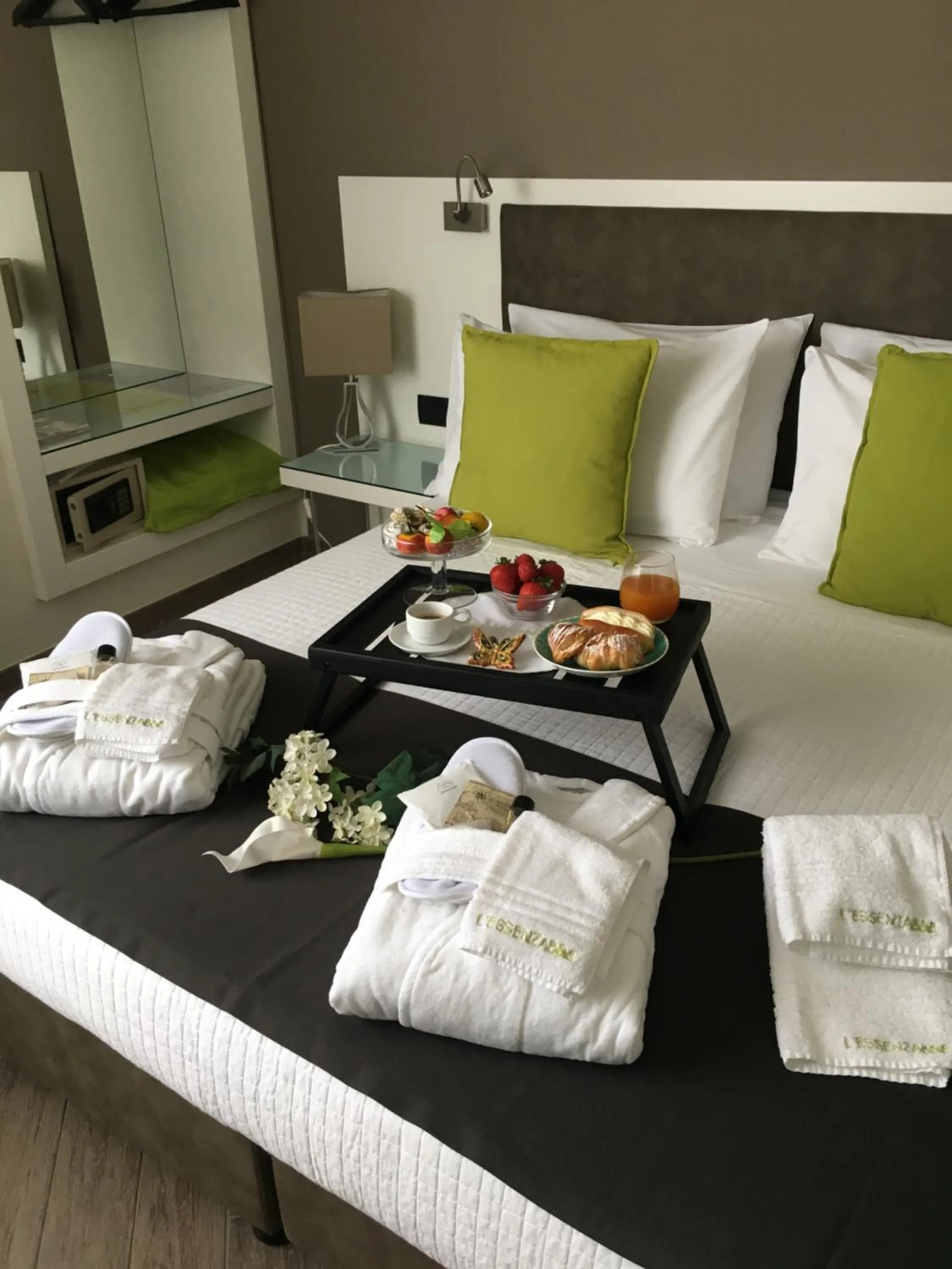 Food and drinks, Bed in L`essenza B&B