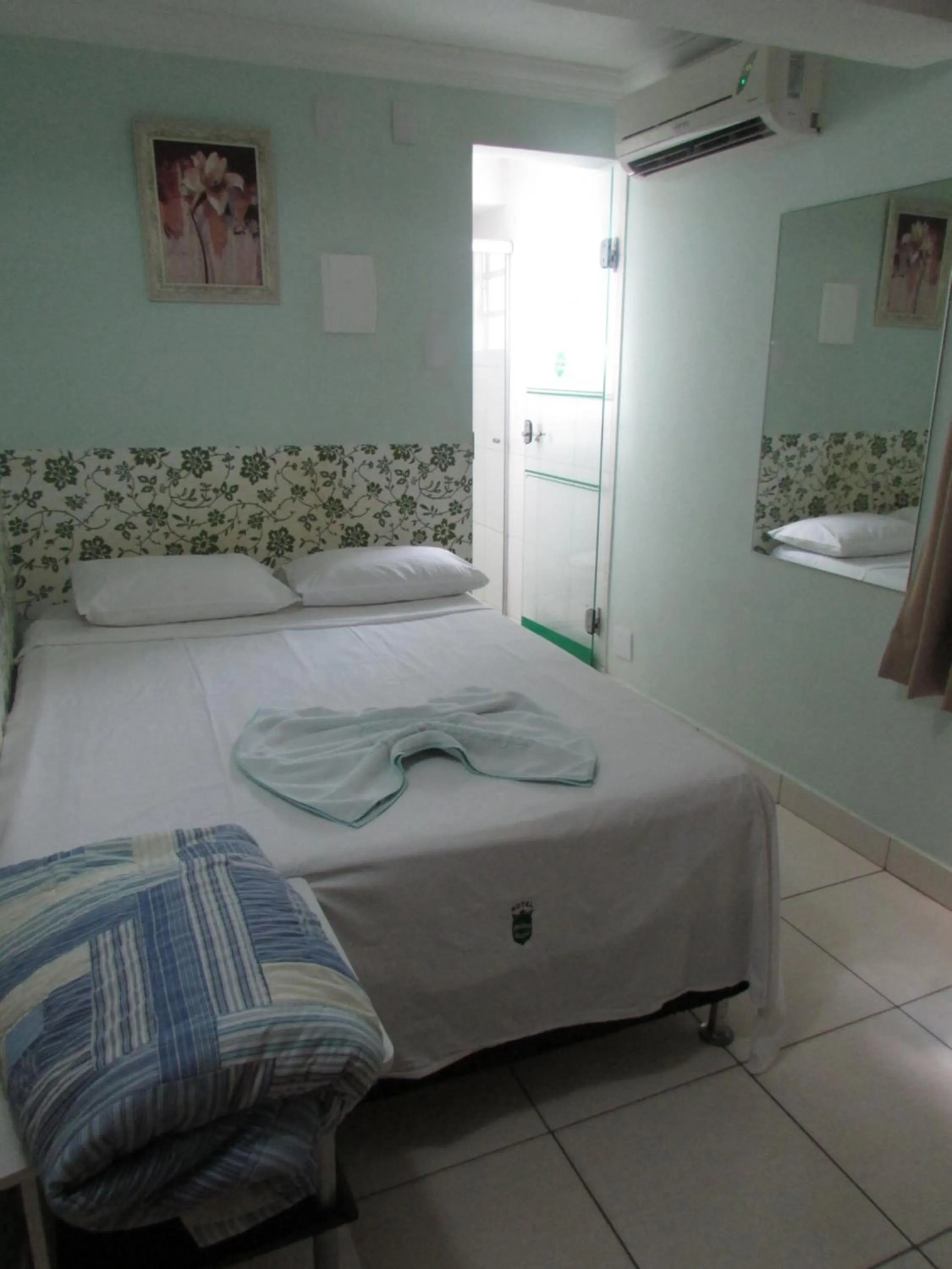 Bed in Hotel Industrial Contagem