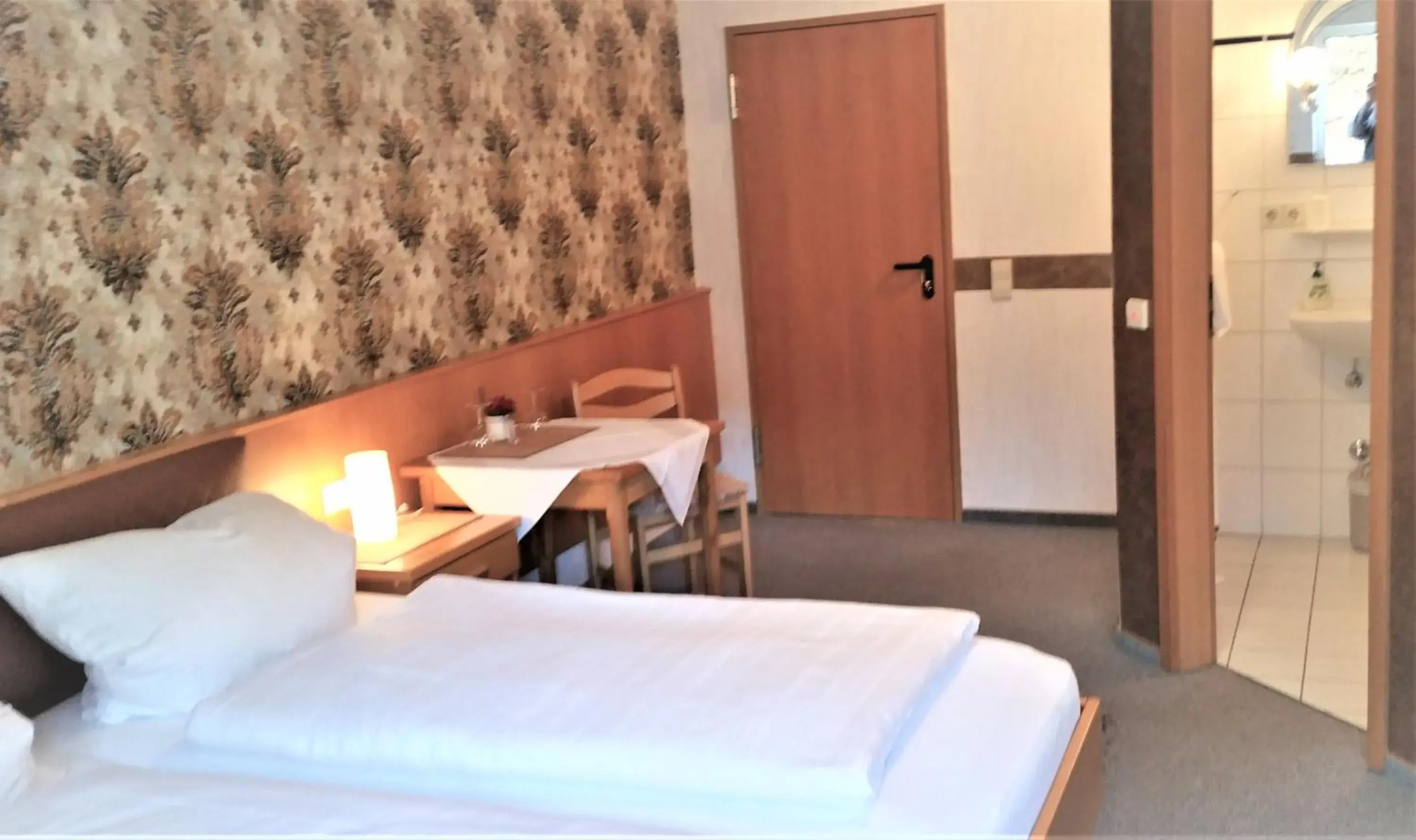 Double Room with Private Bathroom - single occupancy in Gasthaus Köhlerhof Double Room with Private Bathroom - single occupancy in Gasthaus Köhlerhof